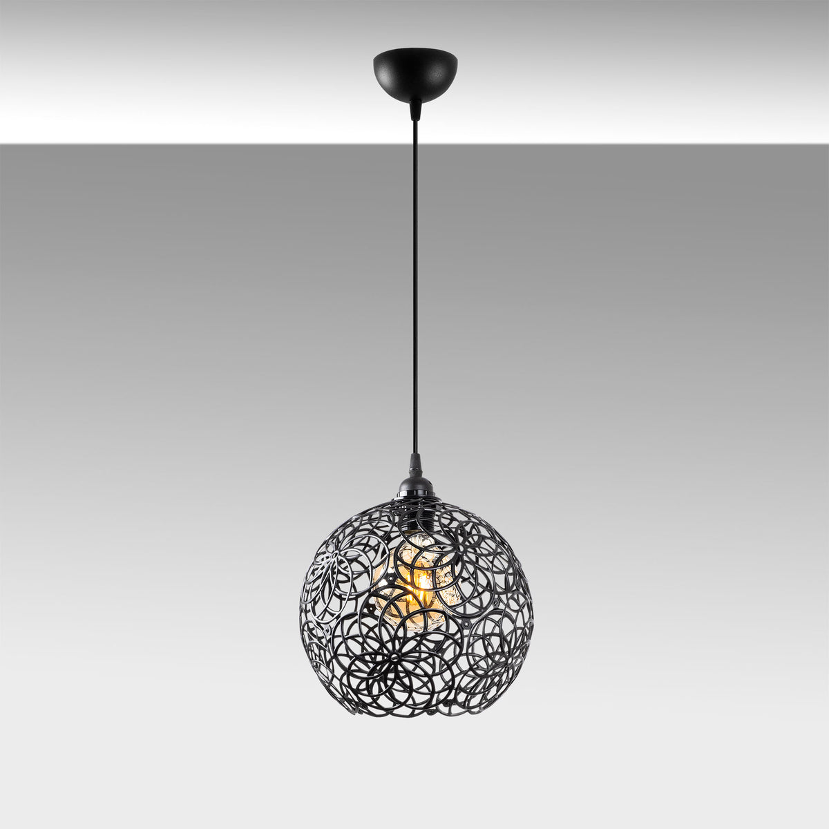 Hay Pendellampe - Schwarz in Schwarz präsentiert im Onlineshop von KAQTU Design AG. Pendelleuchte ist von Opviq