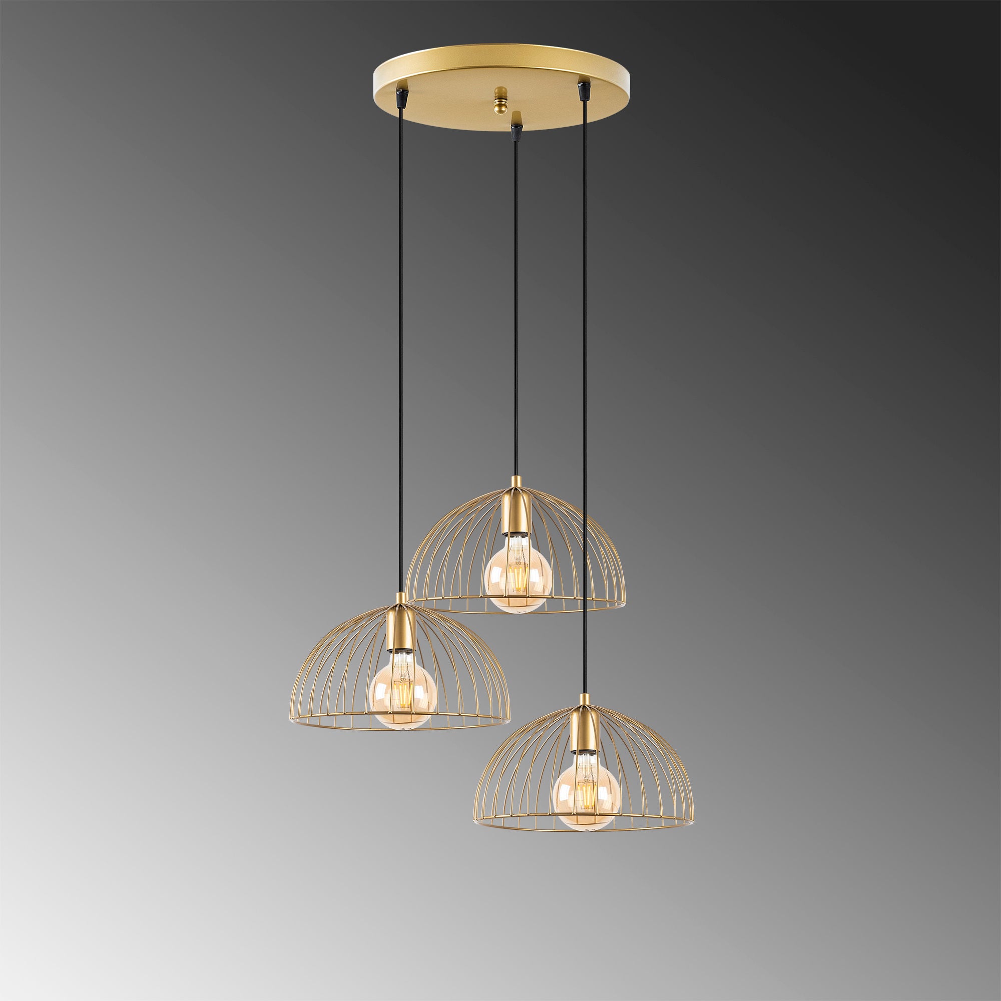 Erleben Sie die Telkure Pendelleuchte von Opviq in strahlendem Gold – ein stilvolles Design, das jedem Raum Eleganz und Glamour verleiht.