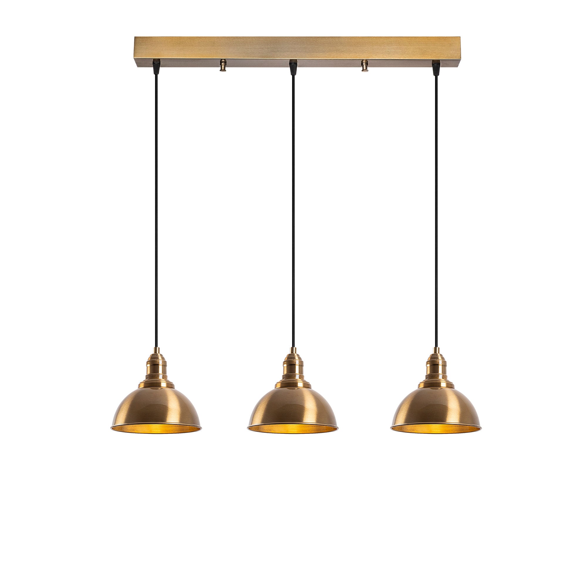 Entdecken Sie die Varzan Pendelleuchte von Opviq – ein elegantes Vintage-Design, das jedem Raum zeitlose Schönheit und Raffinesse verleiht.