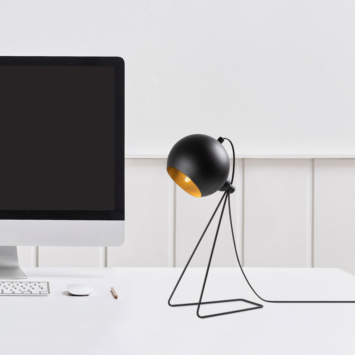 Mixed Tischleuchte - Schwarz Gold in Schwarz Gold präsentiert im Onlineshop von KAQTU Design AG. Tischleuchte ist von Opviq