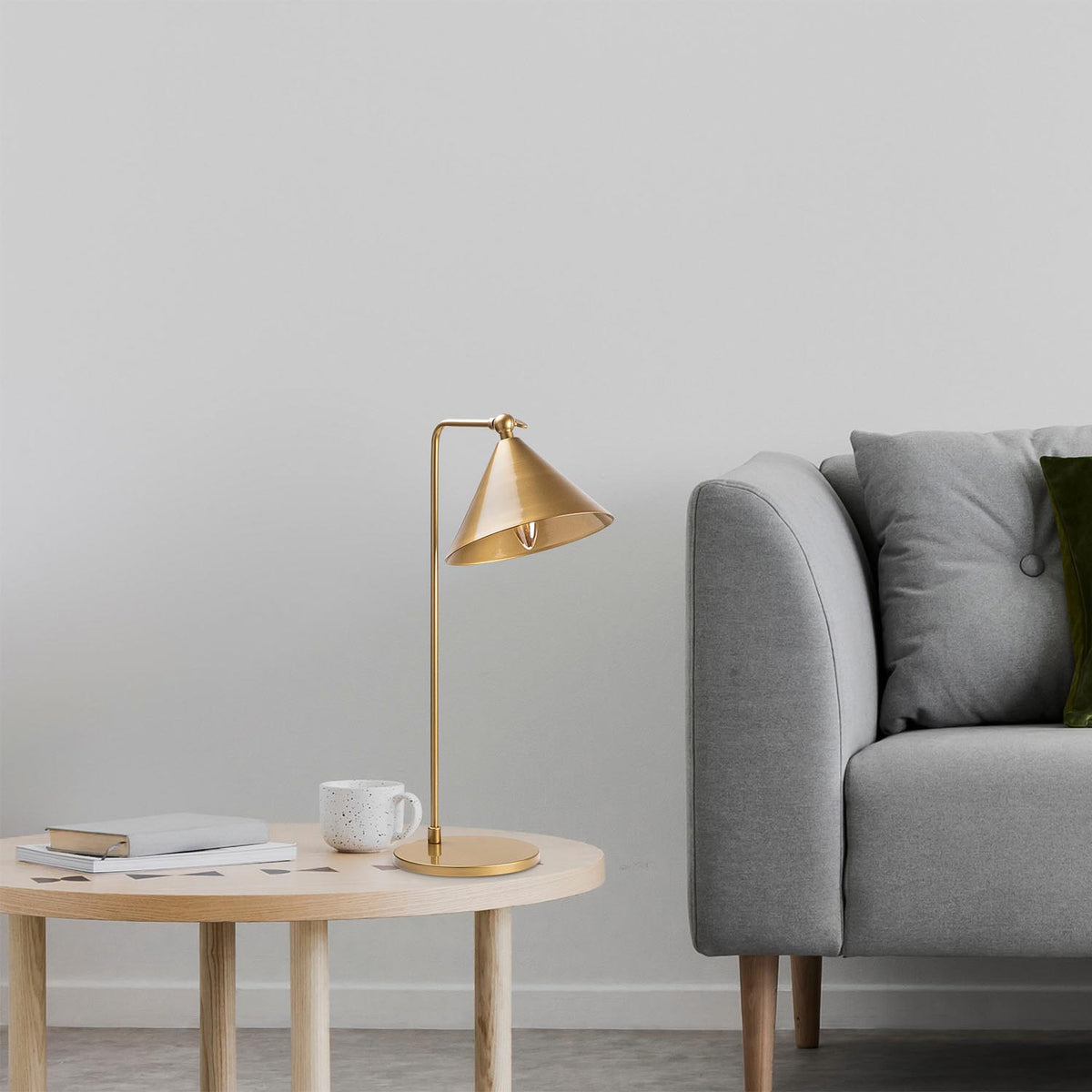 Konika Tischleuchte - Gold in Gold präsentiert im Onlineshop von KAQTU Design AG. Tischleuchte ist von Opviq
