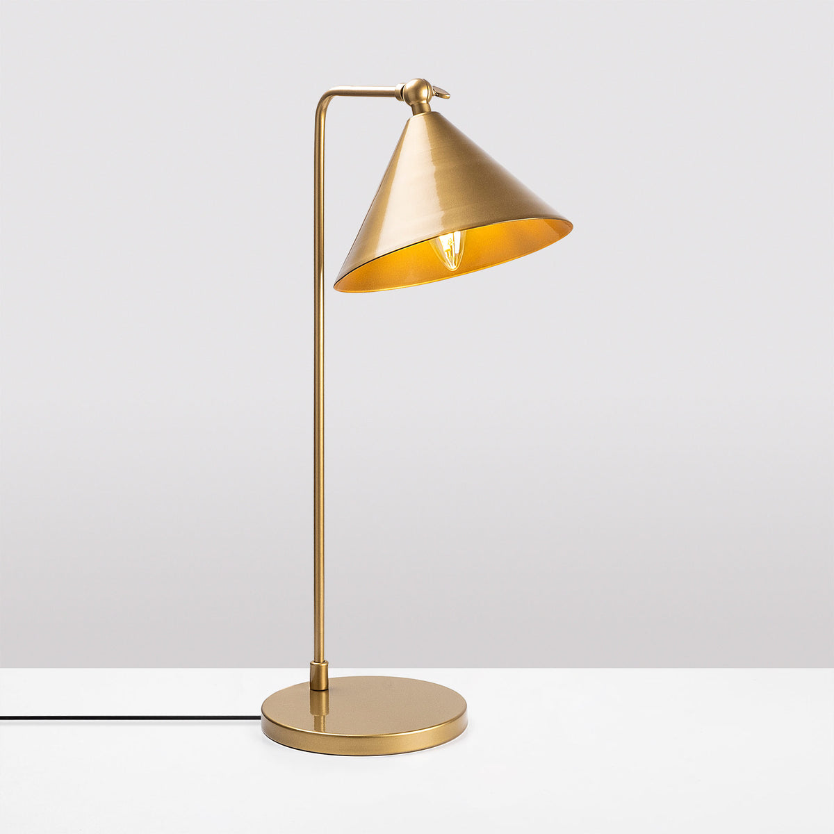 Konika Tischleuchte - Gold in Gold präsentiert im Onlineshop von KAQTU Design AG. Tischleuchte ist von Opviq