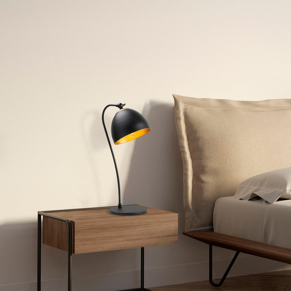 Acuka12295 Tischleuchte - Schwarz Gold in Schwarz Gold präsentiert im Onlineshop von KAQTU Design AG. Tischleuchte ist von Opviq