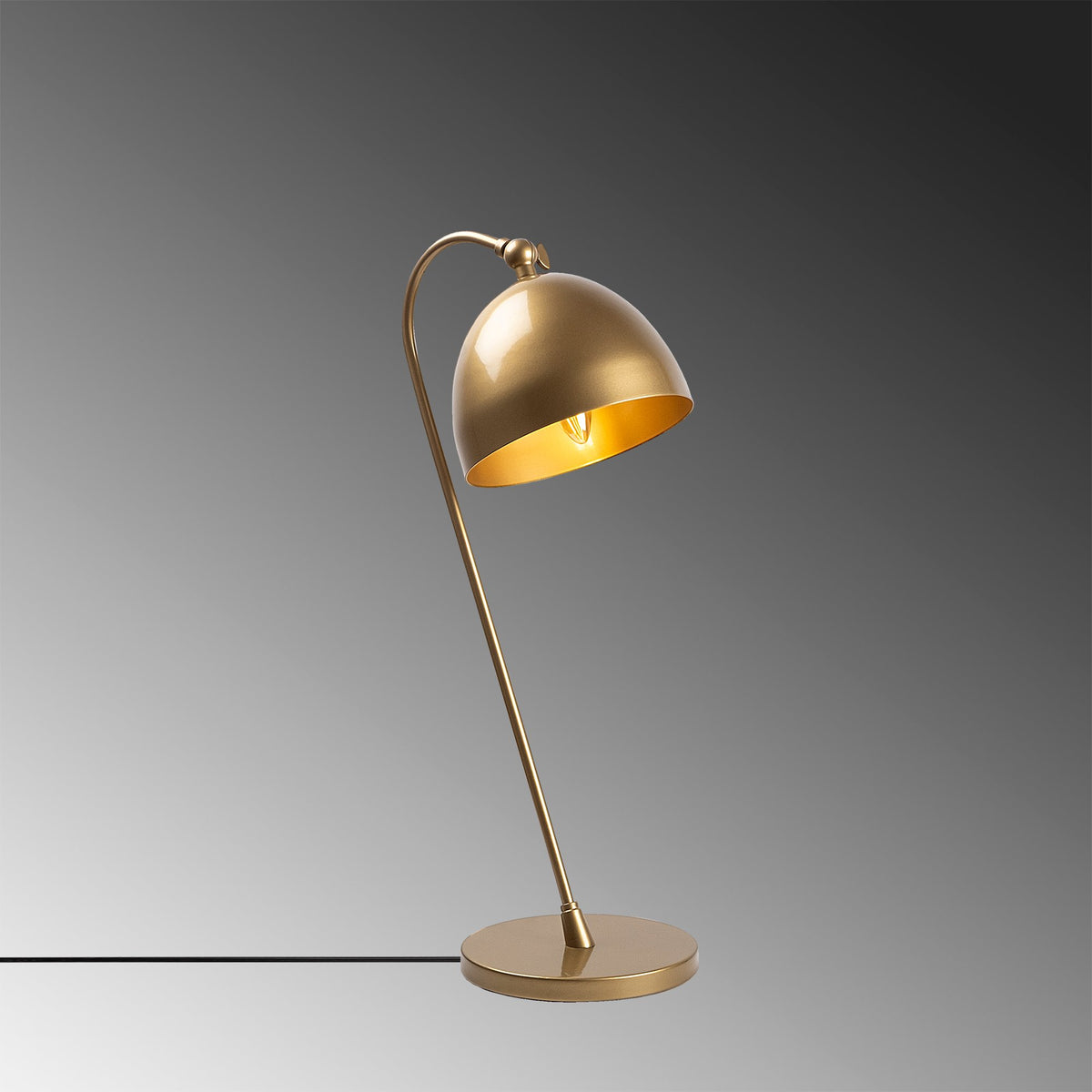 Acuka Tischleuchte - Gold in Gold präsentiert im Onlineshop von KAQTU Design AG. Tischleuchte ist von Opviq
