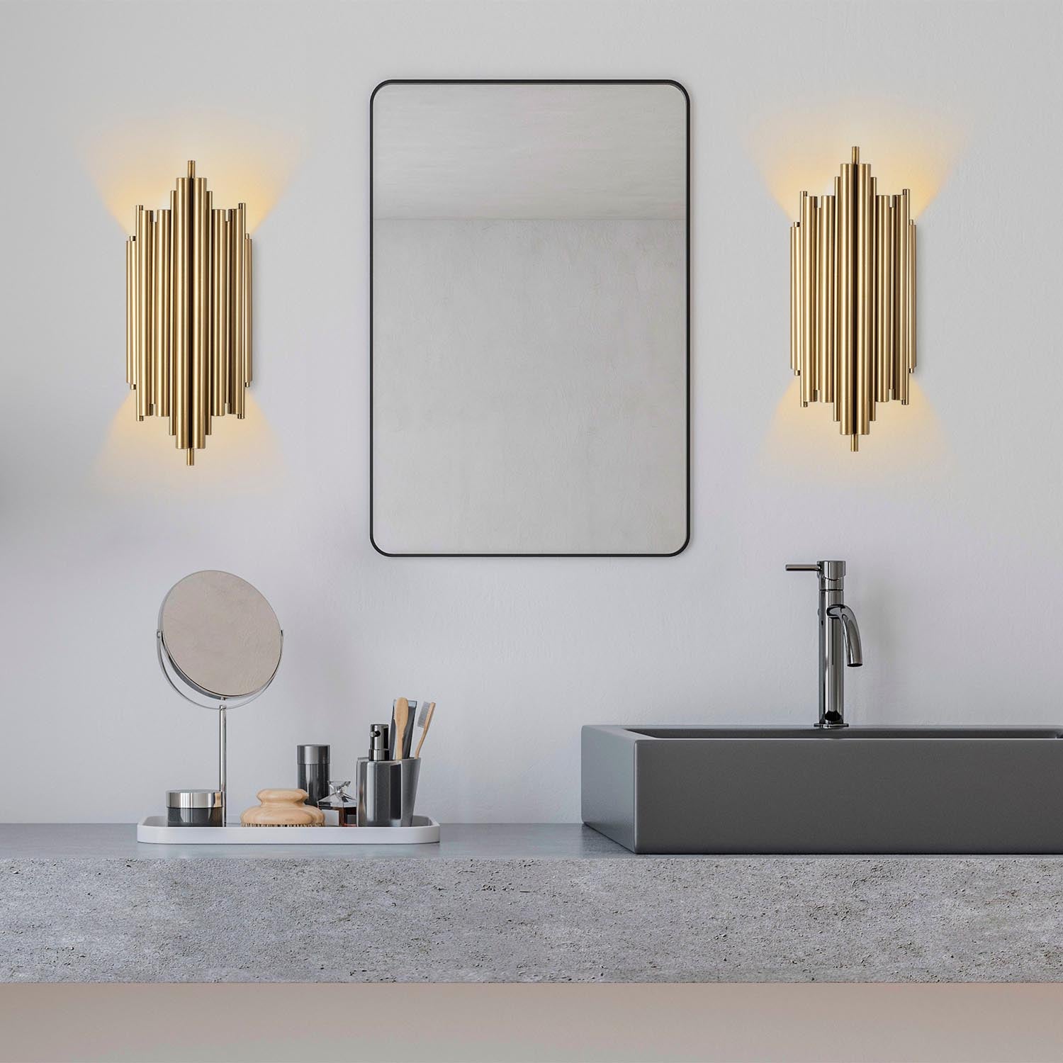 Verleihen Sie Ihrem Zuhause mit der goldenen Reis Wandleuchte von Opviq einen Hauch von Eleganz und Stil. Ideal für eine warme Atmosphäre.