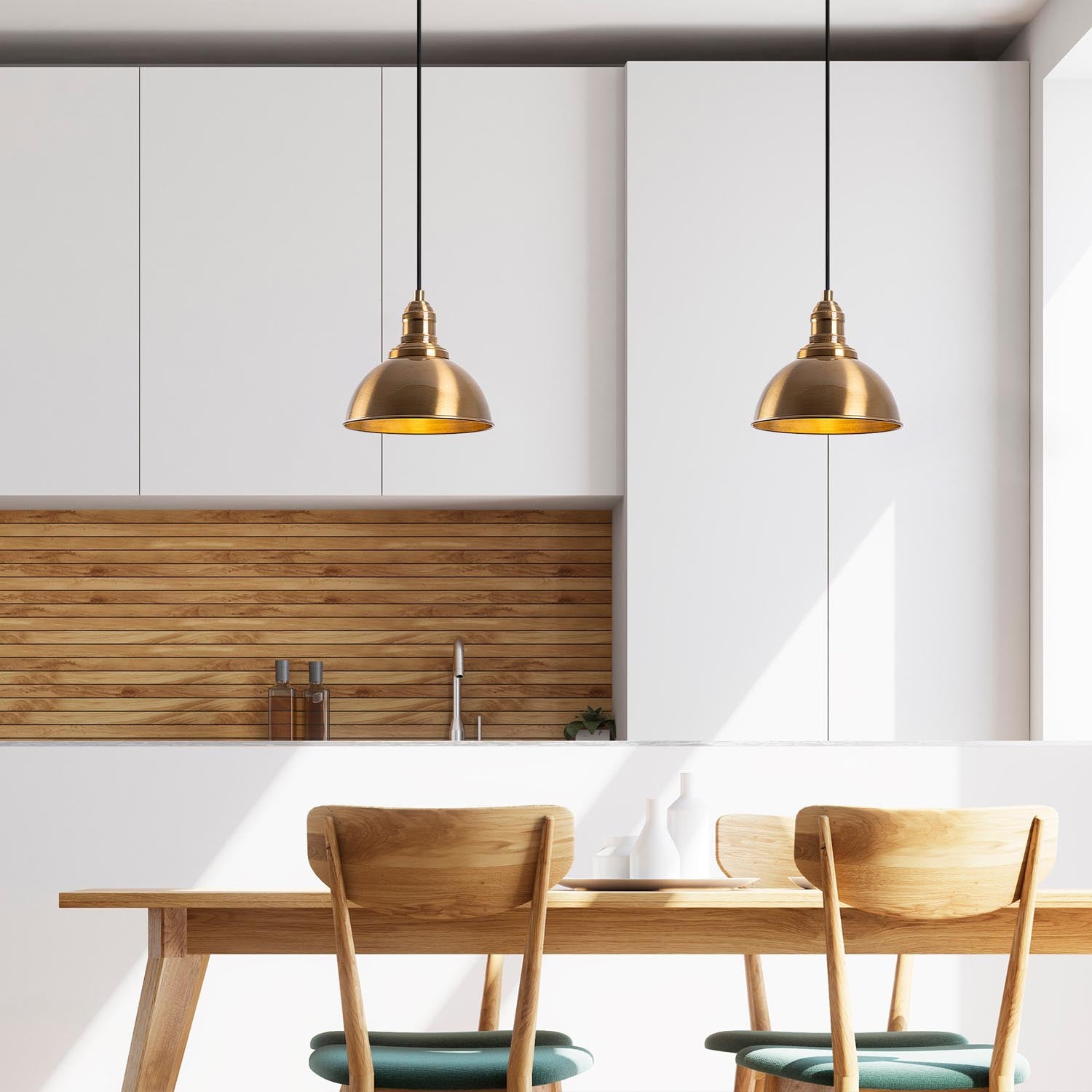 Verleihen Sie Ihrem Zuhause mit der Varzan Pendelleuchte von Opviq einen Hauch von Vintage-Charme und stilvoller Eleganz.