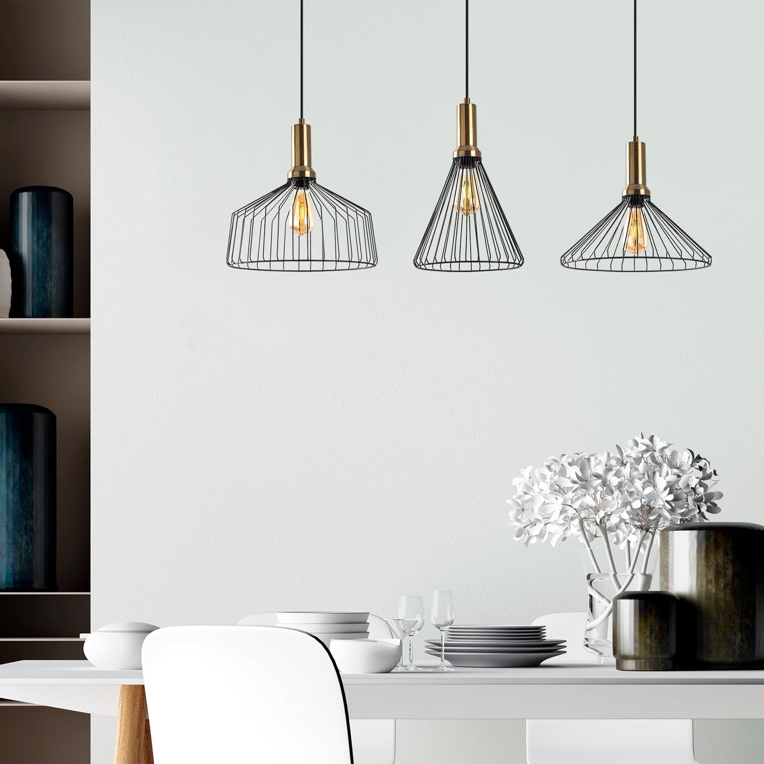 Verleihen Sie Ihrem Zuhause mit der Dear Pendelleuchte in Schwarz Antiquität von Opviq einen Hauch von Luxus und zeitloser Eleganz.