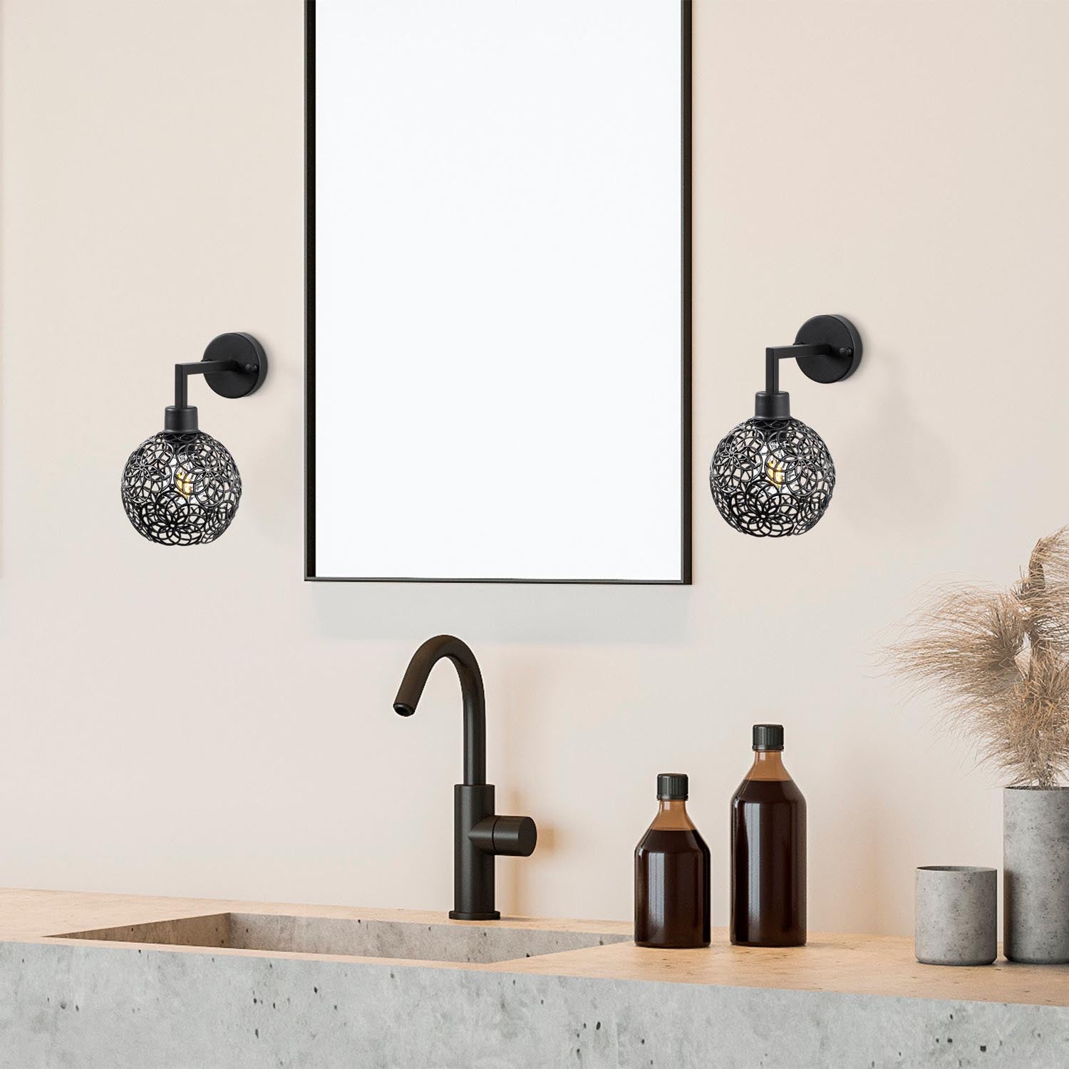 Verleihen Sie Ihrem Zuhause mit der schwarzen Hay Wandleuchte von Opviq einen modernen, industriellen Touch. Ideal für kreative Raumgestaltungen.