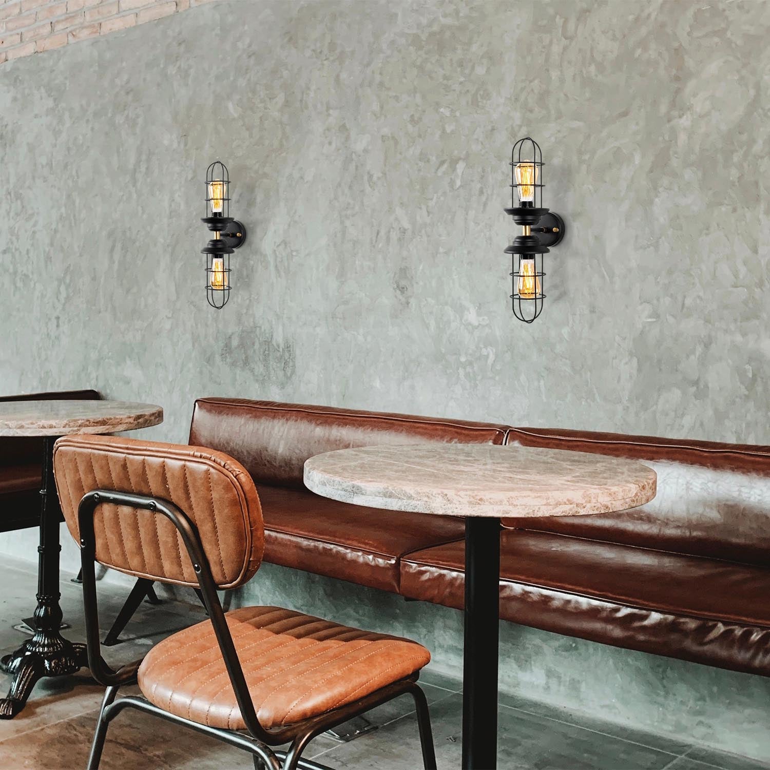 Verleihen Sie Ihrem Raum mit der Mahoni Wandleuchte in Schwarz Gold von Opviq einen Hauch von Eleganz und industriellem Charme.