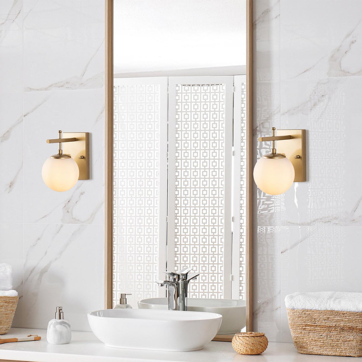 Zahar Wandleuchte - Gold in Gold präsentiert im Onlineshop von KAQTU Design AG. Wandleuchte ist von Opviq