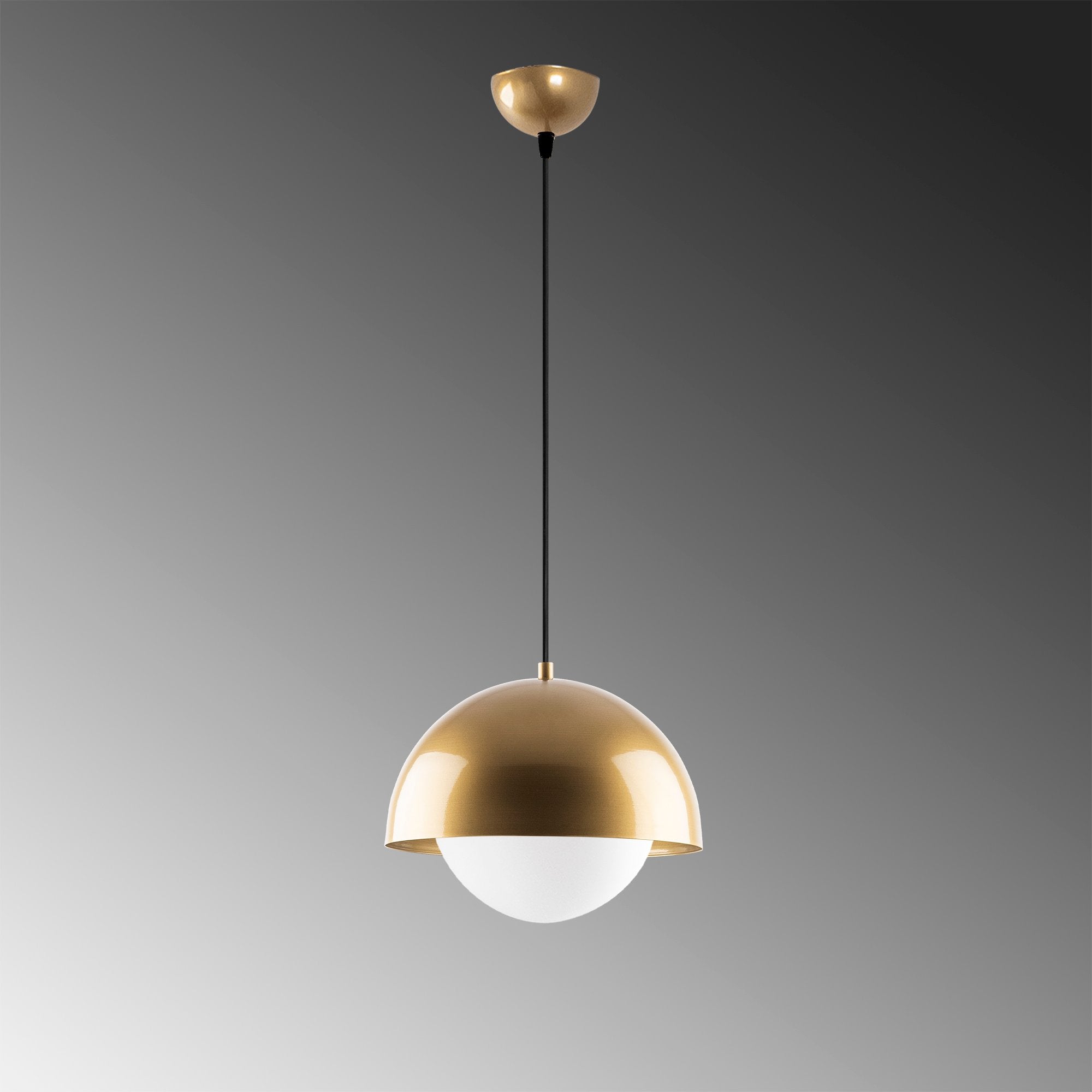 Entdecken Sie die exquisite Camgoz Pendelleuchte in Gold von Opviq. Ihr stilvolles Design und die anpassbare Höhe schaffen ein luxuriöses Ambiente in jedem Raum.