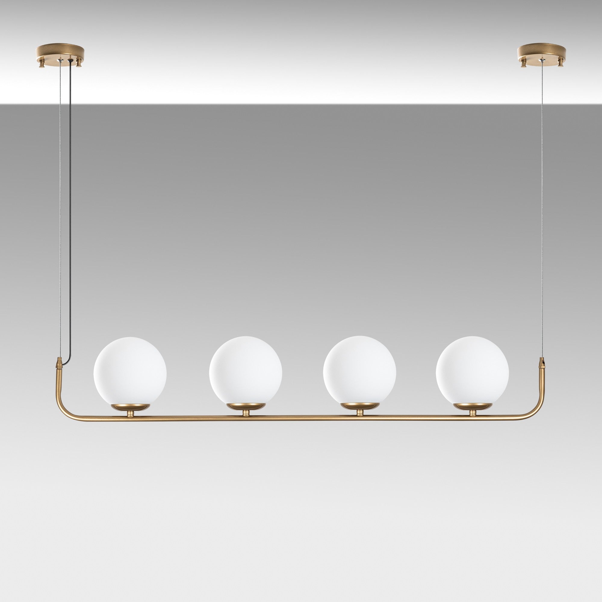 Erleben Sie mit der goldenen Faruk Deckenleuchte von Opviq stilvolle Eleganz. Perfekt für Wohnzimmer, Esszimmer und Schlafzimmer, sorgt sie für ein warmes Ambiente.