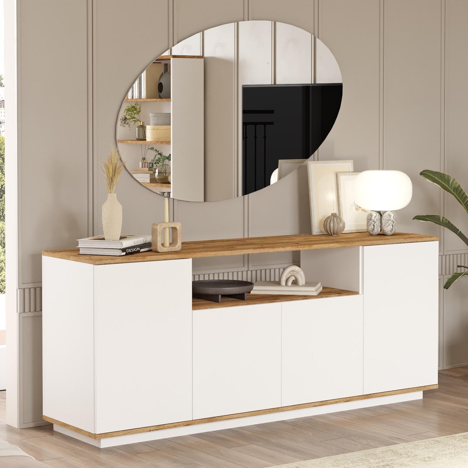 Verleihen Sie Ihrem Zuhause mit dem Fr15 High-Sideboard von Hanah Home in Atlantischer Kiefer Weiß einen Hauch von Stil und Raffinesse.