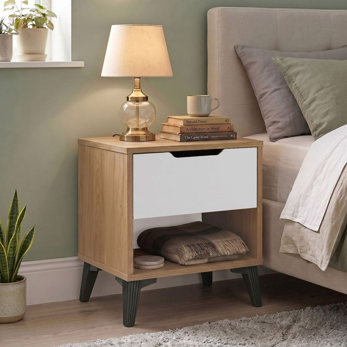 Nachttisch Vel3-Sw von Hanah Home in Eiche/Weiss aus melaminbeschichteter Spanplatte, mit offenem Regal und Kunststoffbeinen, Ansicht seitlich.