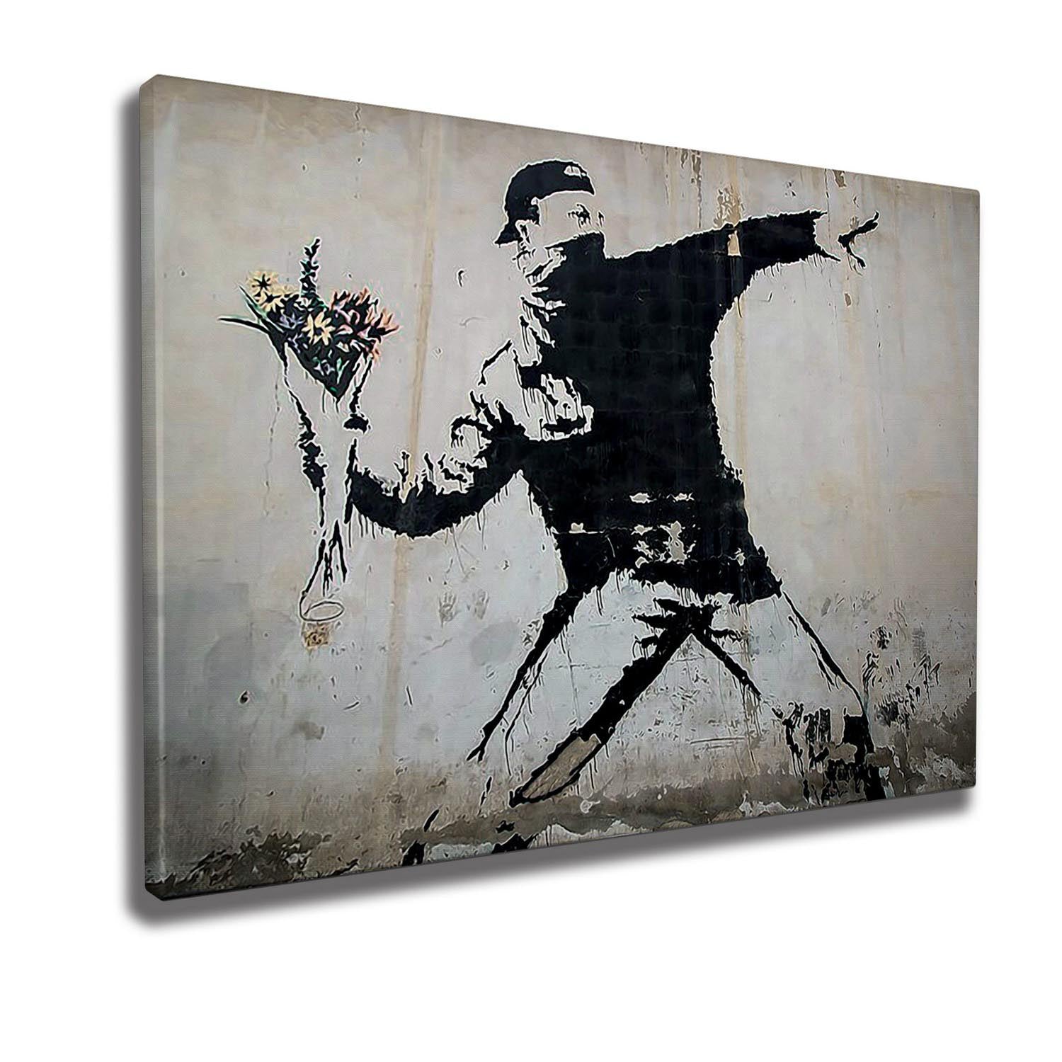 Bringen Sie mit dem 50 x 70 cm großen Leinwandgemälde "Rage, Flower Thrower" von Banksy Farbe und Emotion in Ihr Zuhause. Ein zeitloses Kunstwerk!