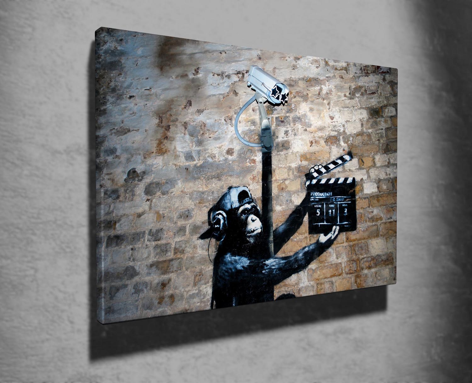 Verleihen Sie Ihrem Raum mit dem gerahmten Kunstwerk WY43 (70 x 100) von Wallity einen Hauch von Eleganz. Ein faszinierendes Banksy Meisterwerk!