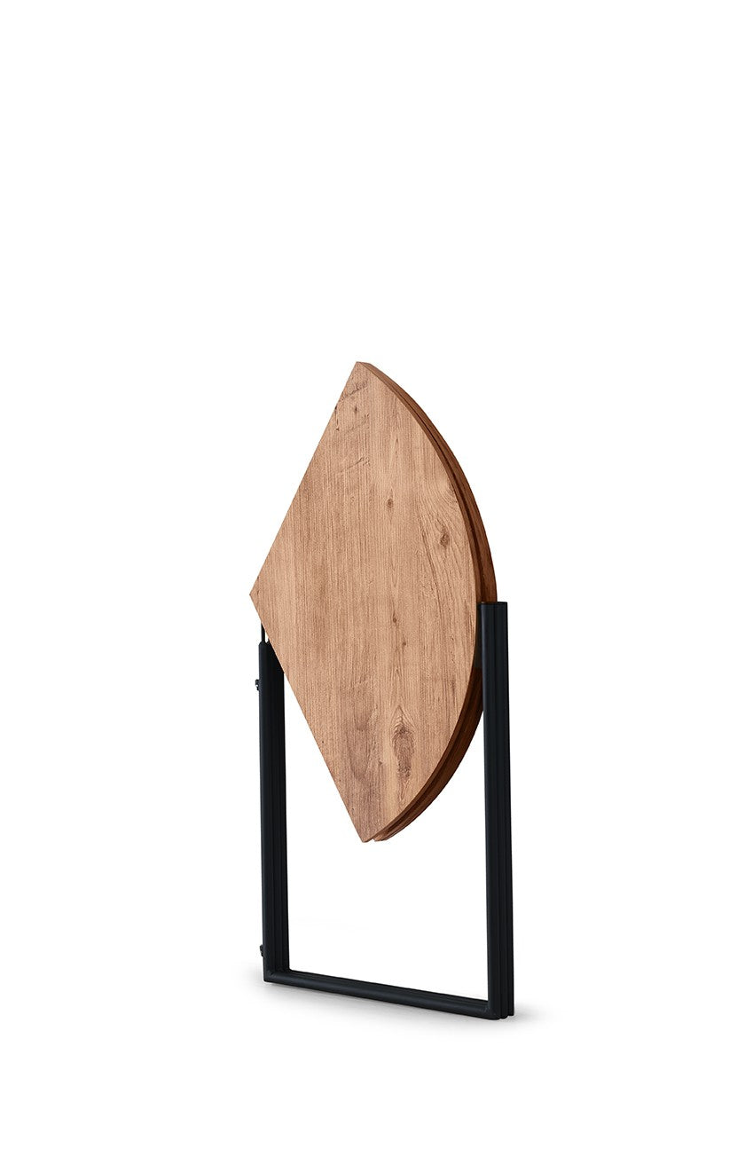 Verleihen Sie Ihrem Essbereich mit dem Yaprak Esstisch aus Atlantischer Kiefer von Hanah Home einen Hauch von Eleganz und industriellem Flair!