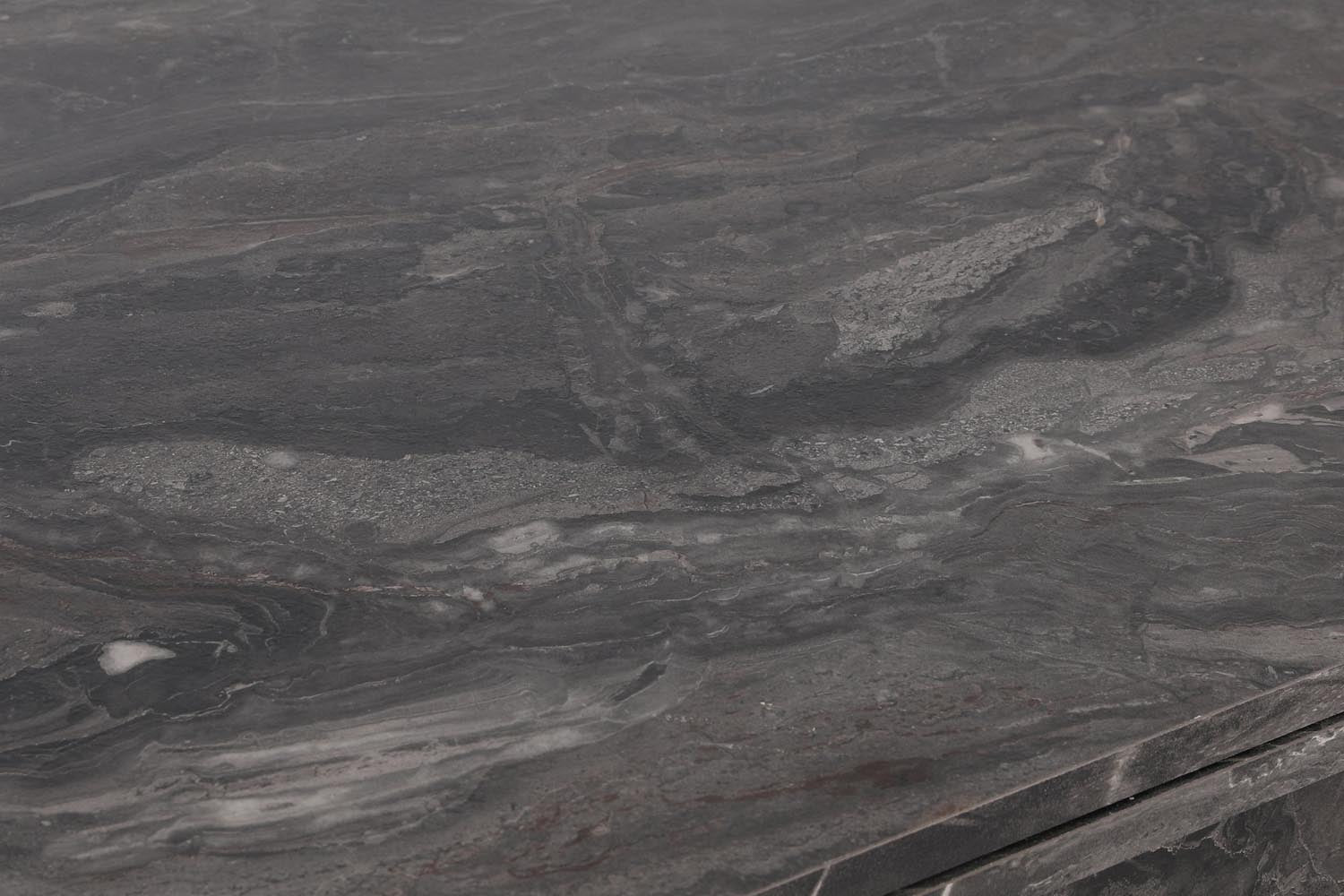 Gestalten Sie Ihr Esszimmer mit dem eleganten Polo Esstisch in Schwarz von Hanah Home. Ausziehbar, stabil und perfekt für jede Gelegenheit!