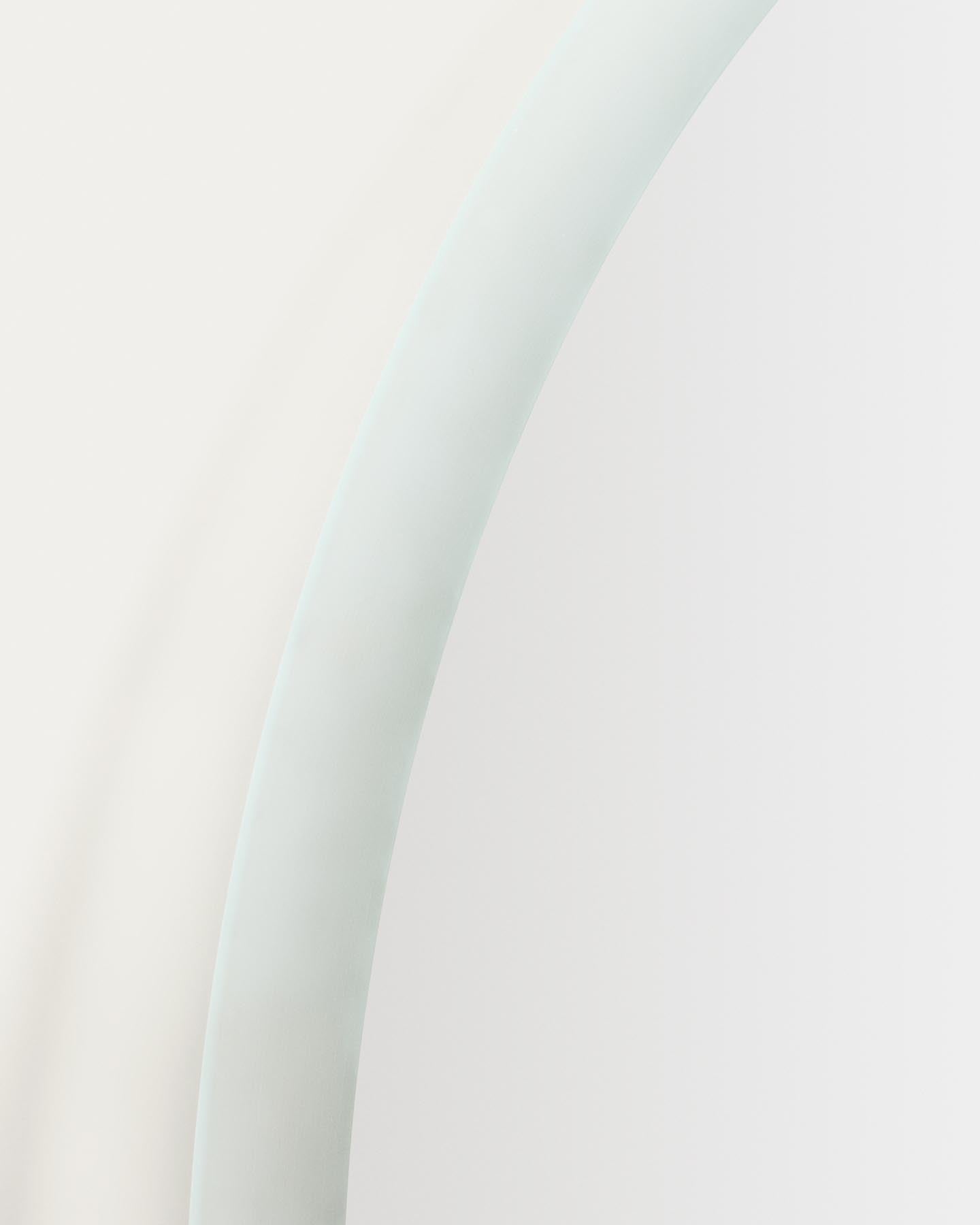 Runder Badezimmerspiegel Mervi mit LED-Licht und Anti-Beschlag-Funktion, Ø 80 cm in Transparent präsentiert im Onlineshop von KAQTU Design AG. Badzubehör ist von Kave Home