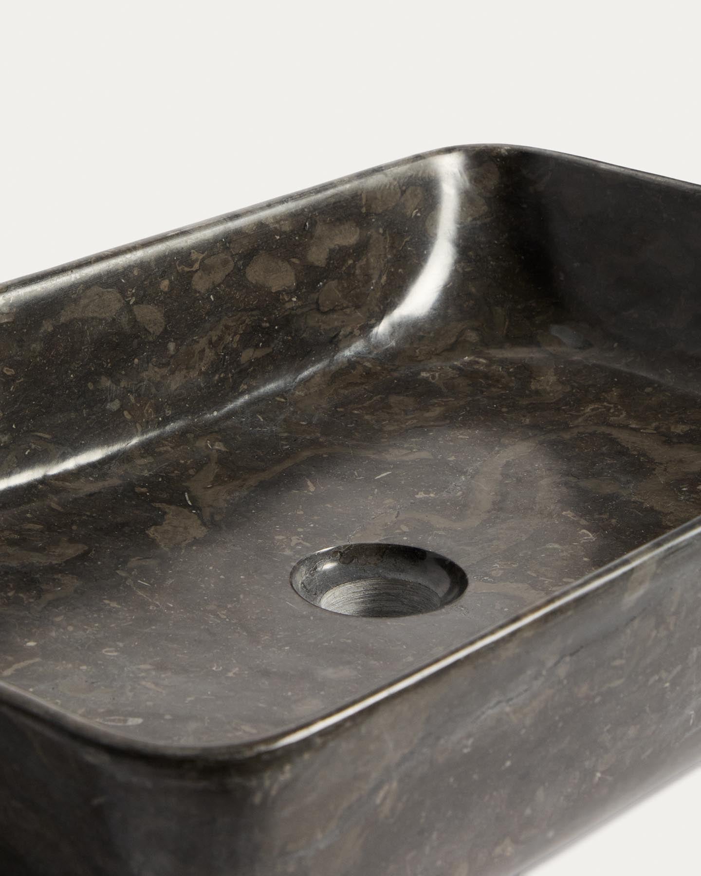 Aufsatzwaschbecken Darnen aus grauem Marmor, 55 x 35 cm in Grau präsentiert im Onlineshop von KAQTU Design AG. Badzubehör ist von Kave Home