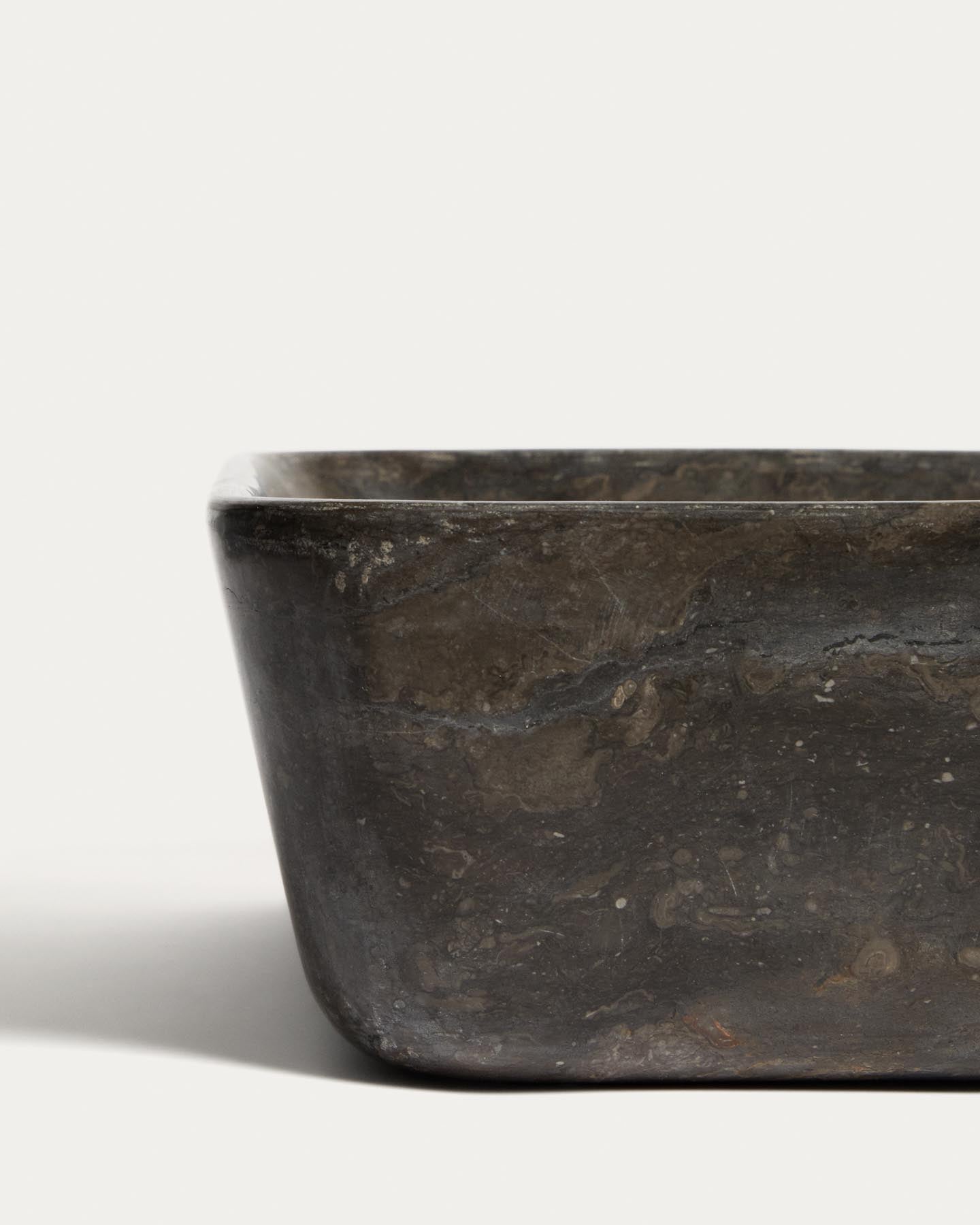 Aufsatzwaschbecken Darnen aus grauem Marmor, 55 x 35 cm in Grau präsentiert im Onlineshop von KAQTU Design AG. Badzubehör ist von Kave Home