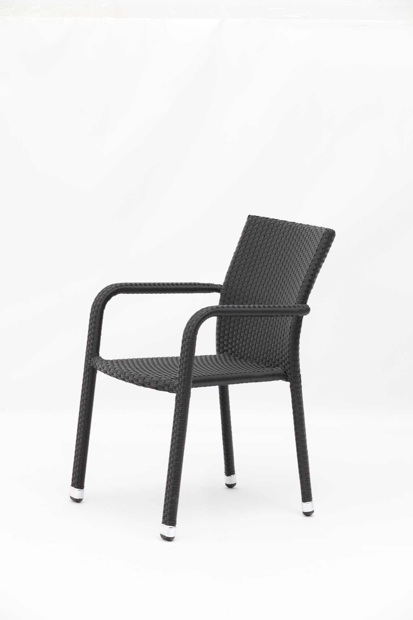 Stilvoller Gartenstuhl Valerie von Be Garden, perfekt für entspannte Stunden im Freien, vereint modernes Design mit hohem Sitzkomfort.