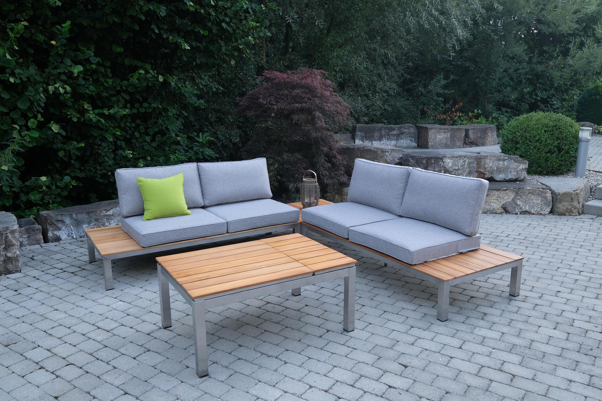 Moderner Loungetisch Verona von Be Garden aus hochwertigem Teakholz, perfekt für gemütliche Stunden im Freien und stilvolle Gartenmöbel.