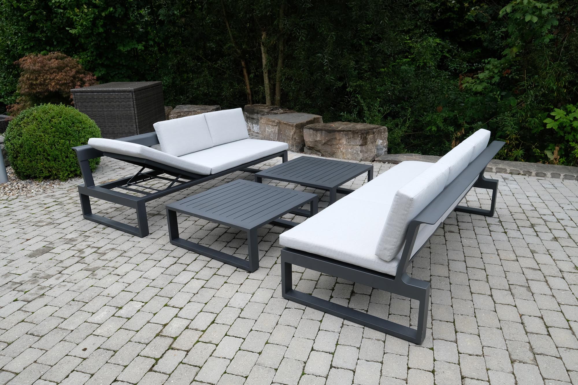 Gartensofa/Sonnenliege Florida in präsentiert im Onlineshop von KAQTU Design AG. Lounge Sofa ist von Be Garden