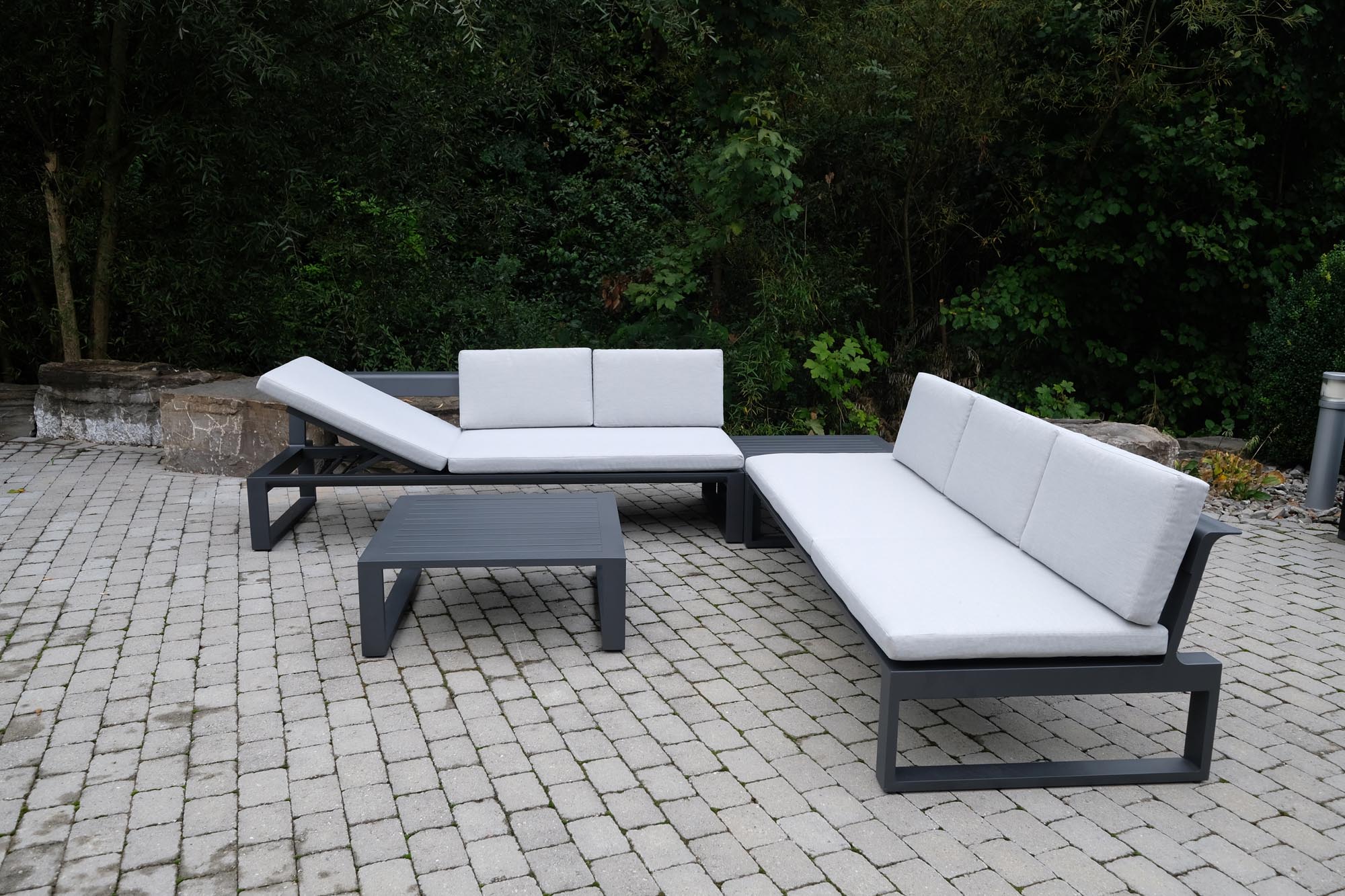 Gartensofa/Sonnenliege Florida in präsentiert im Onlineshop von KAQTU Design AG. Lounge Sofa ist von Be Garden