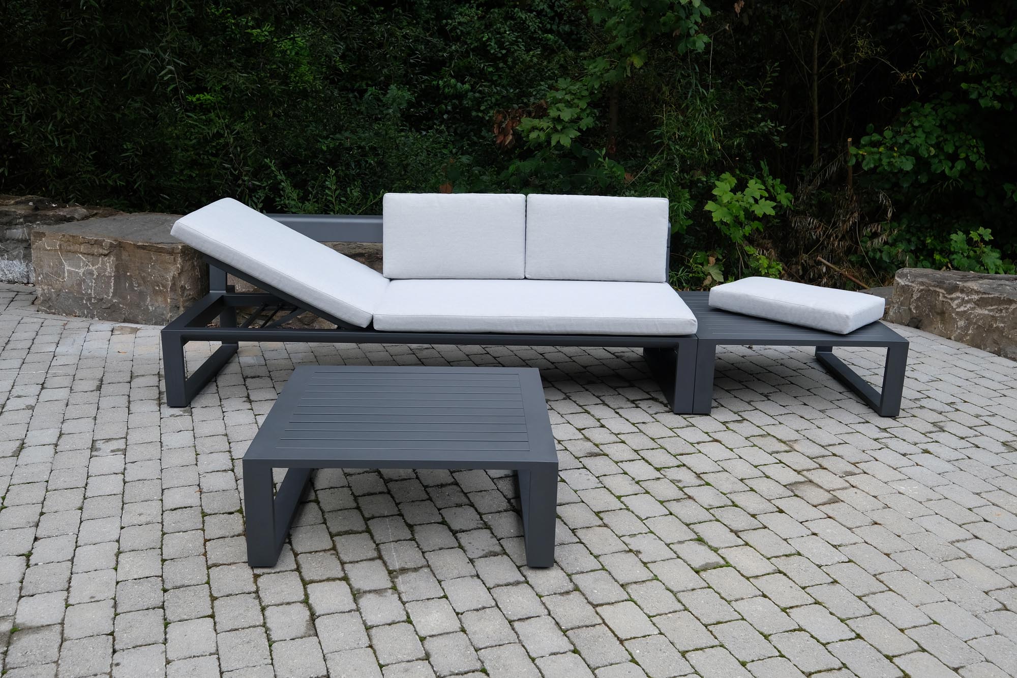 Gartensofa/Sonnenliege Florida in präsentiert im Onlineshop von KAQTU Design AG. Lounge Sofa ist von Be Garden