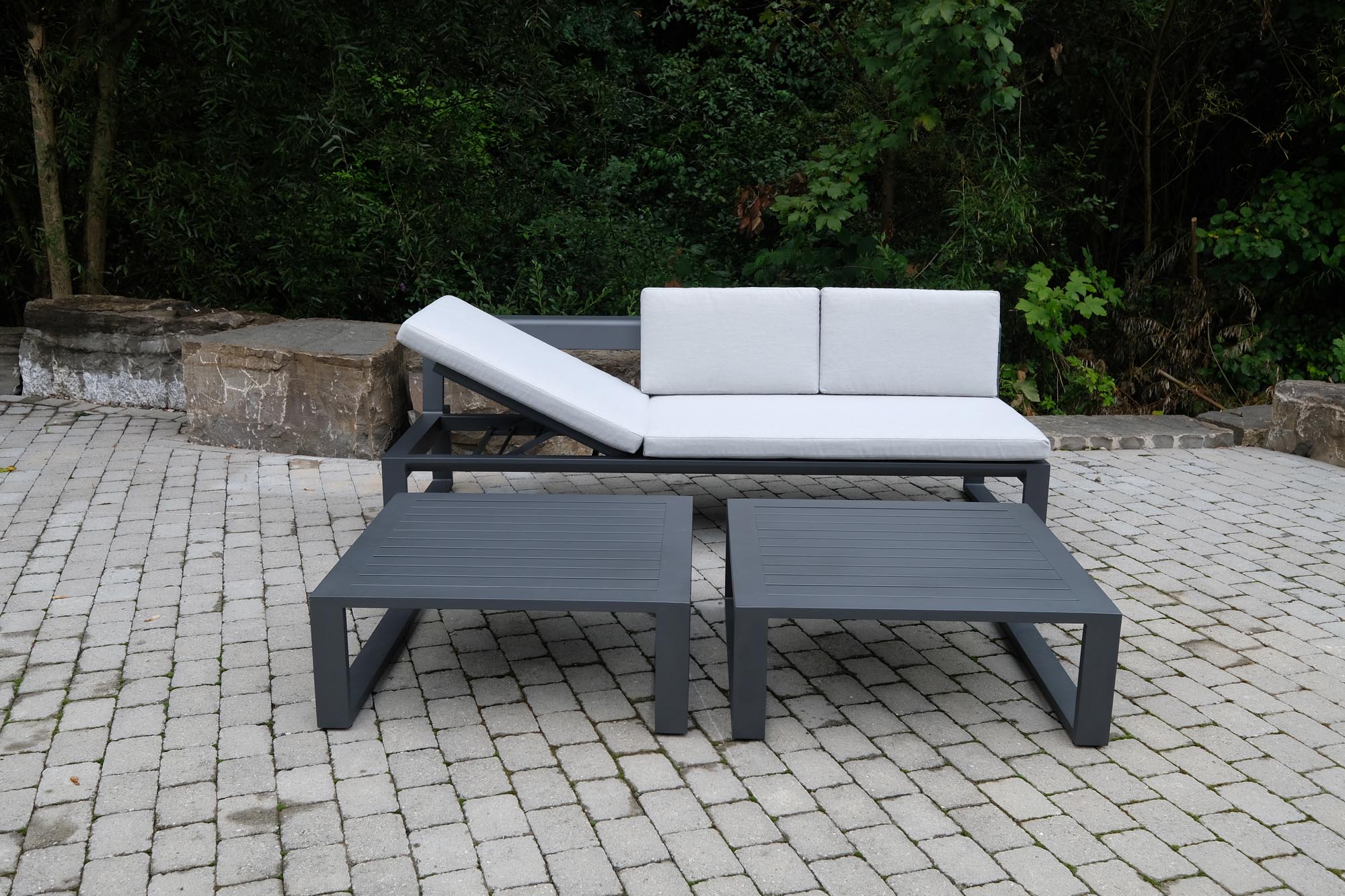 Gartensofa/Sonnenliege Florida in präsentiert im Onlineshop von KAQTU Design AG. Lounge Sofa ist von Be Garden
