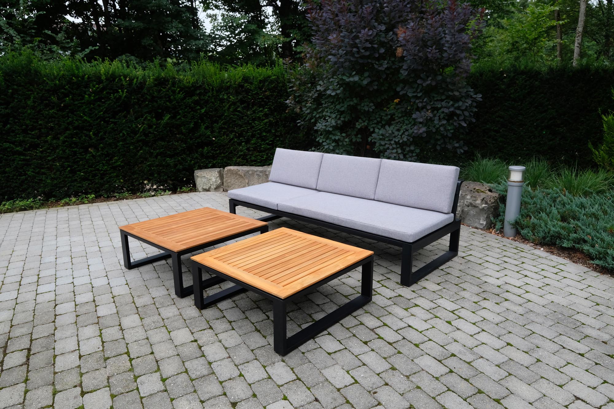 Moderner Alu Couchtisch Florida von Be Garden, ideal für stilvolle Lounges und Terrassen, in elegantem Design und hochwertiger Verarbeitung.
