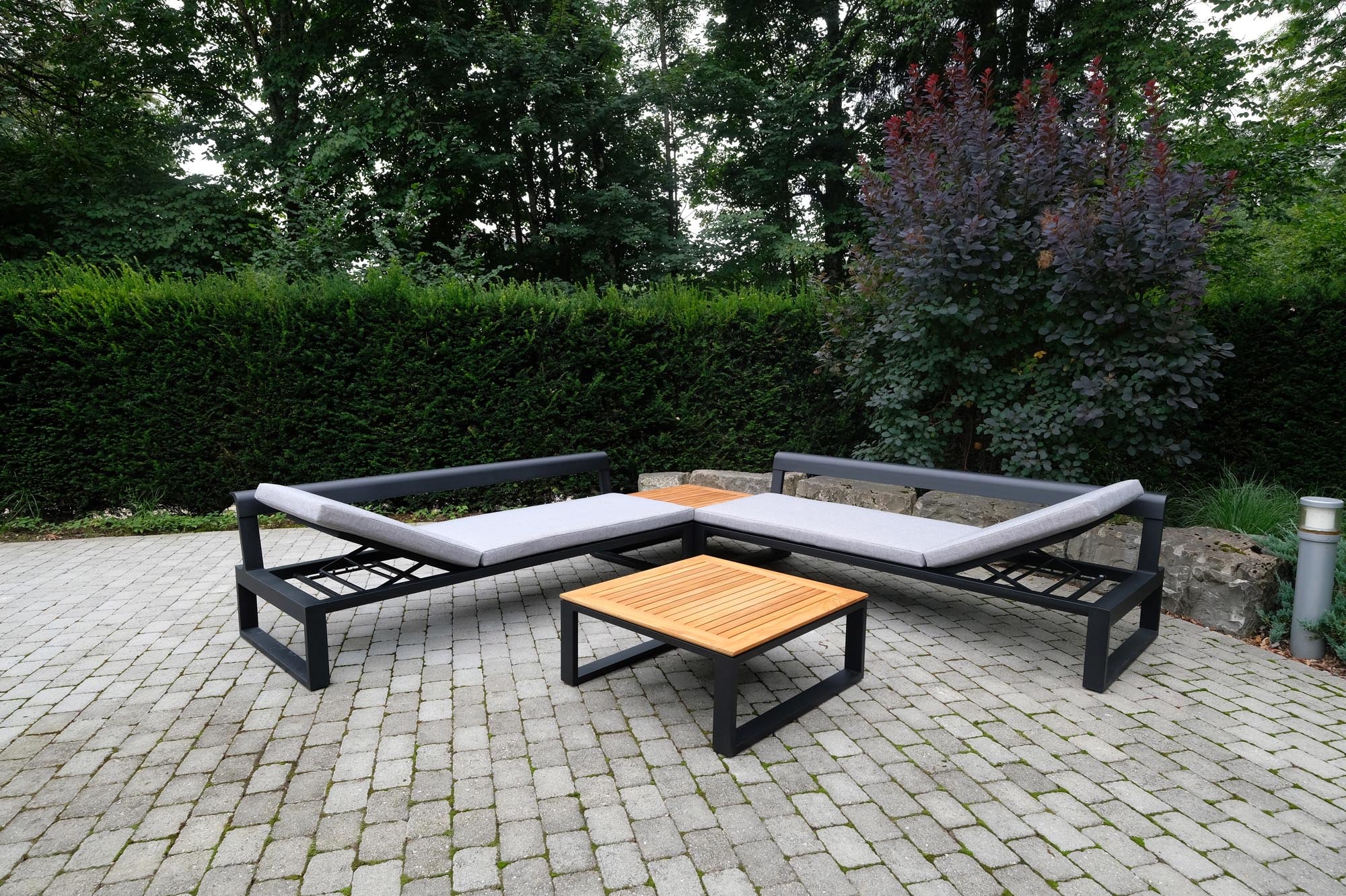 Moderner Alu-Couchtisch Florida von Be Garden, ideal für gemütliche Abende im Freien und harmonische Lounge-Setups.