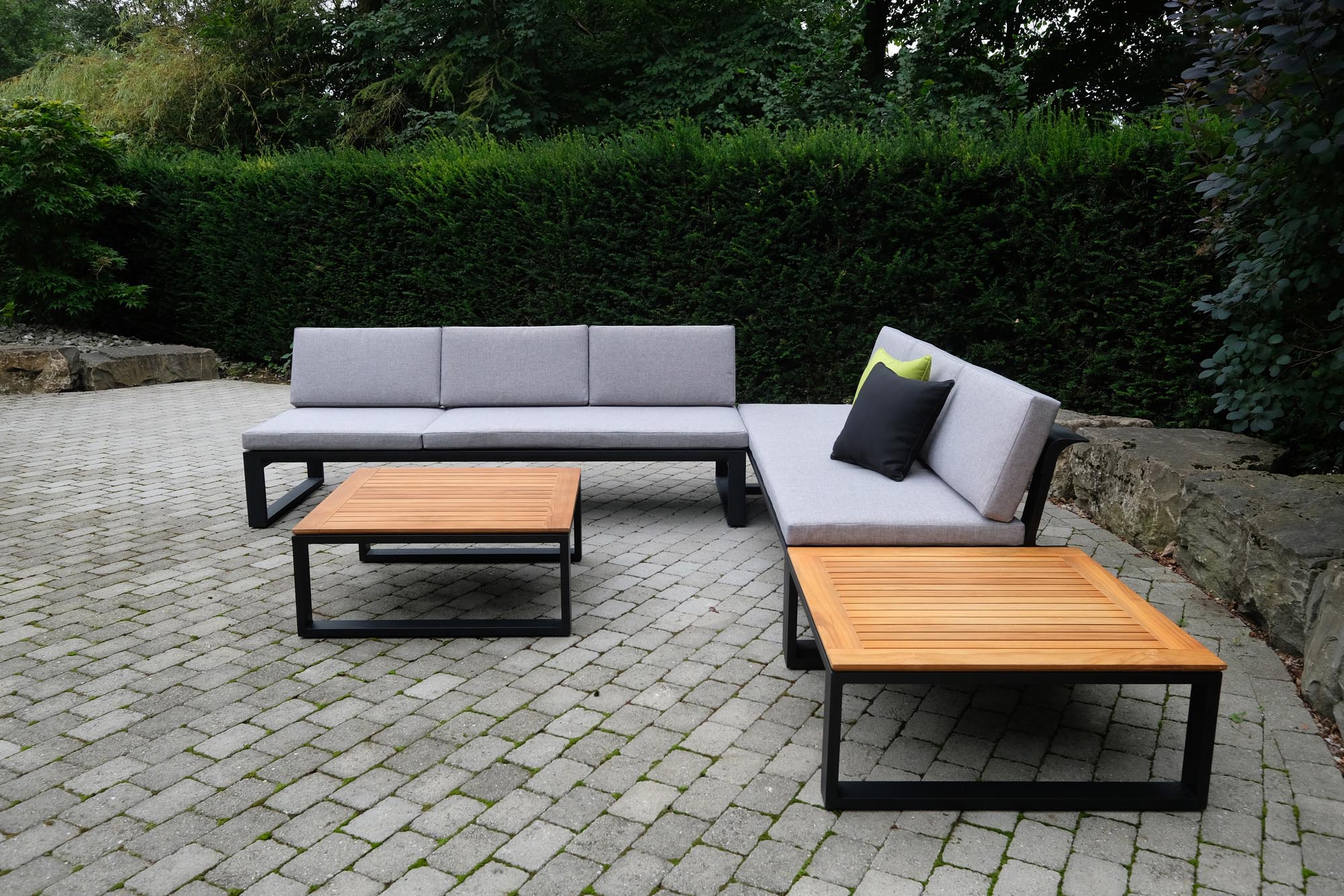 Moderner Alu-Couchtisch Florida von Be Garden, ideal für gemütliche Abende im Freien und stilvolle Gartenmöbel-Kombinationen.