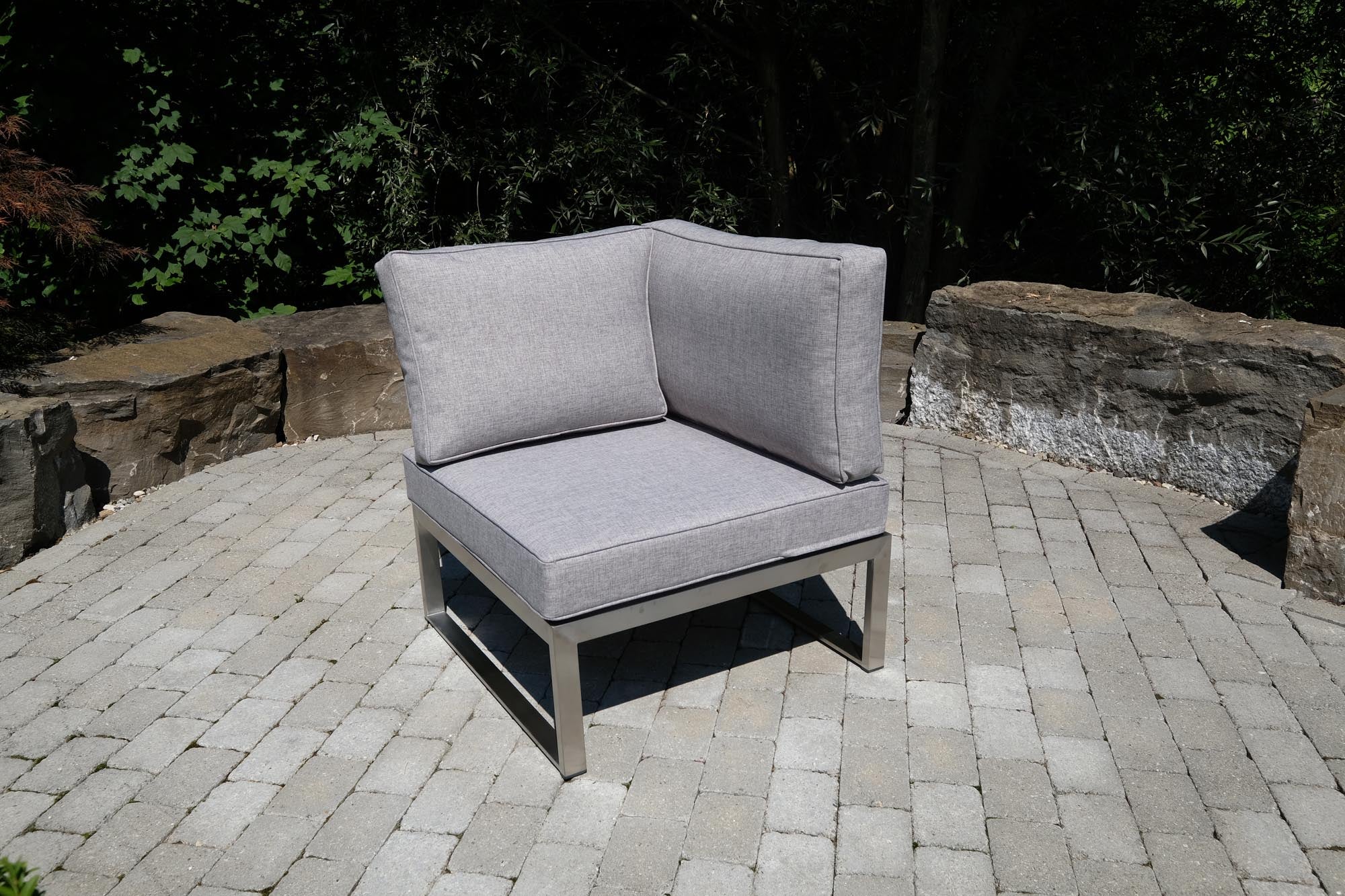 Elegantes Eckelement Futura von Be Garden, ideal für stilvolle Lounges. Komfortables Design für entspannte Stunden im Freien.