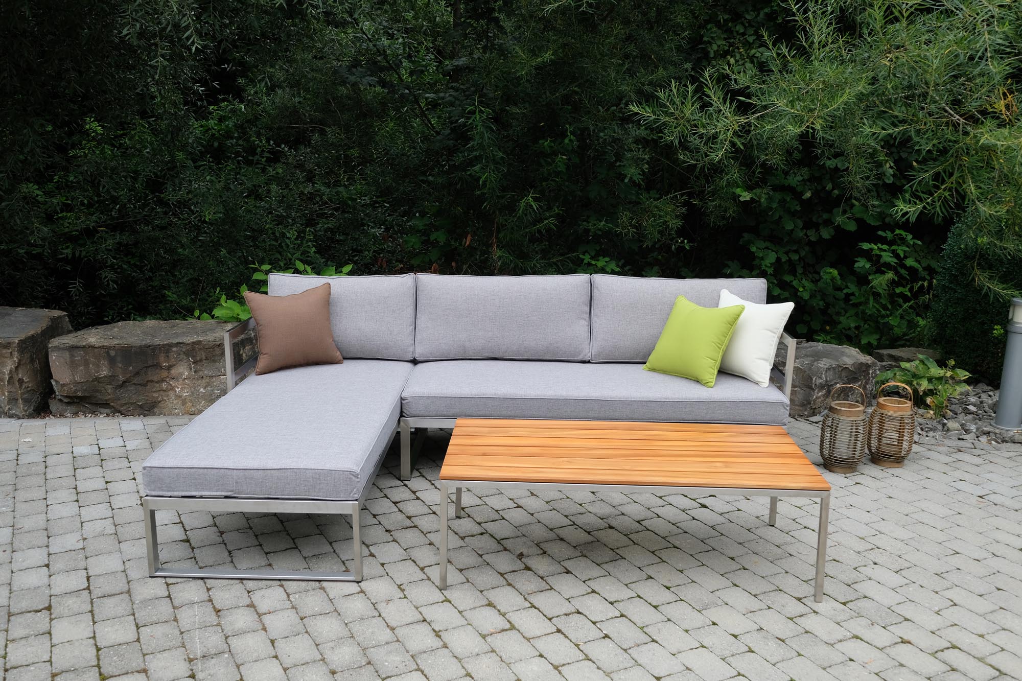 Gemütliche Gartenlounge Futura klein von Be Garden, ideal für entspannte Stunden im Freien, stilvolles Design und hochwertige Materialien.