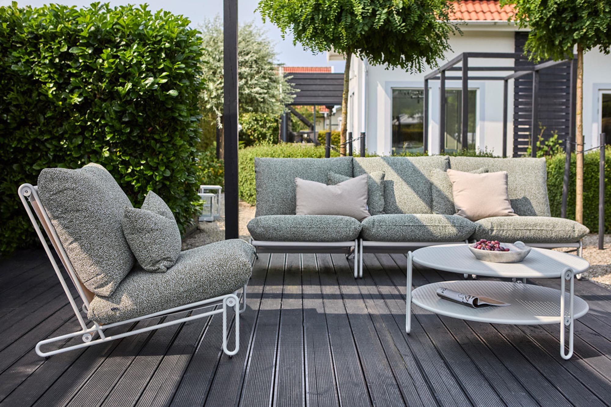 Stylischer Blixt Lounger von Be Garden, ideal für entspannte Stunden im Freien. Modernes Design und komfortable Polsterung.