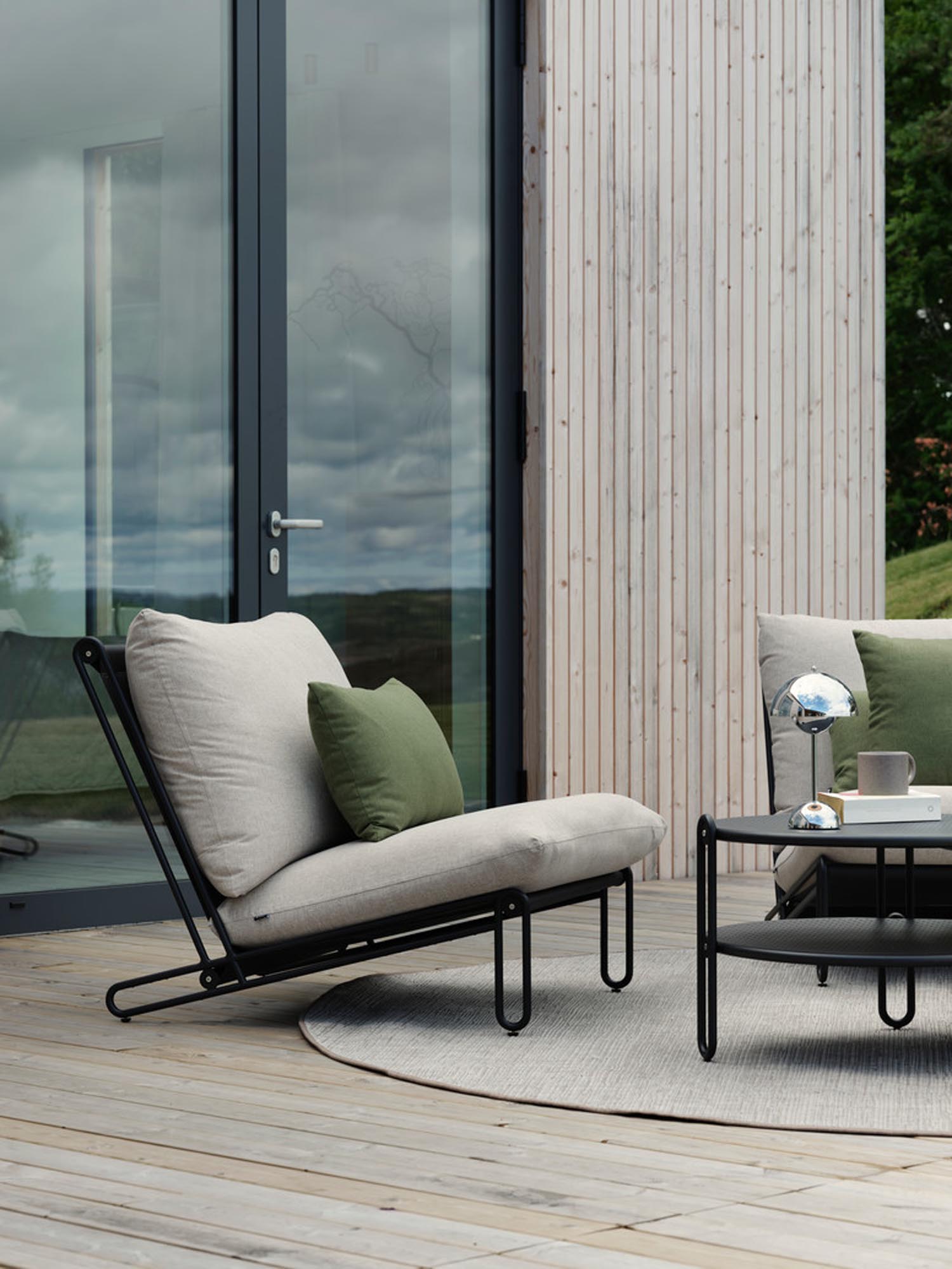 Stylischer Blixt Lounger von Be Garden, ideal für entspannte Stunden im Freien. Robuste Bauweise und modernes Design für jeden Garten.