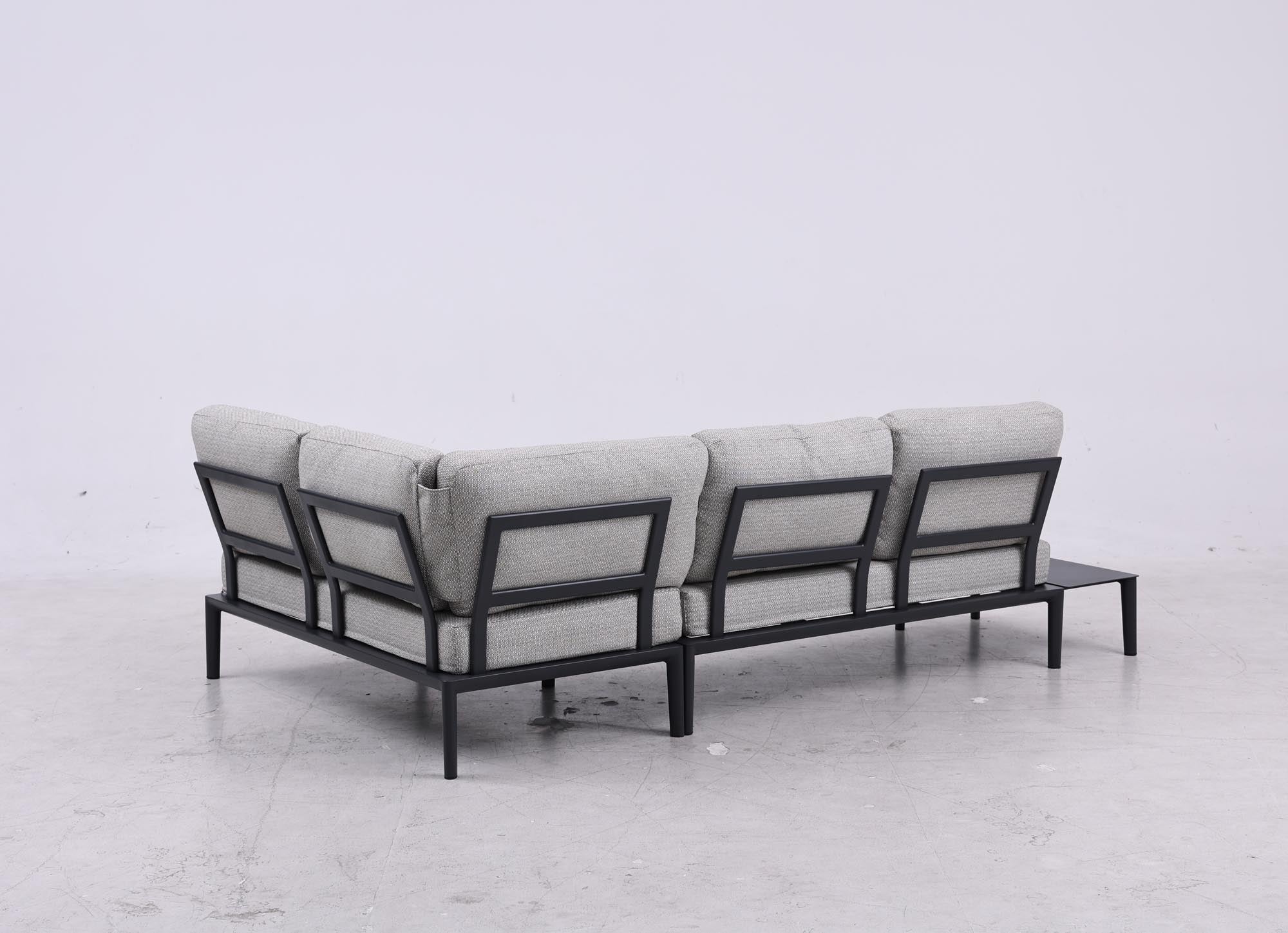 Modulares Garten-Loungeset Fiore 4 Sitzer mit Beistelltisch in Anthrazit präsentiert im Onlineshop von KAQTU Design AG. Loungeset ist von Be Garden