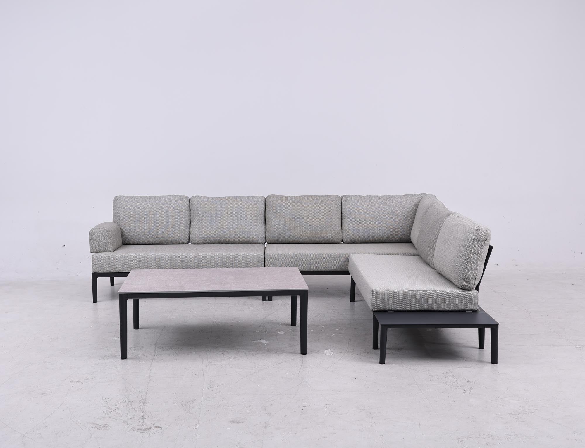 Modulares Garten-Loungeset Fiore 6 Sitzer Lounge- und Beistelltisch in Anthrazit präsentiert im Onlineshop von KAQTU Design AG. Loungeset ist von Be Garden