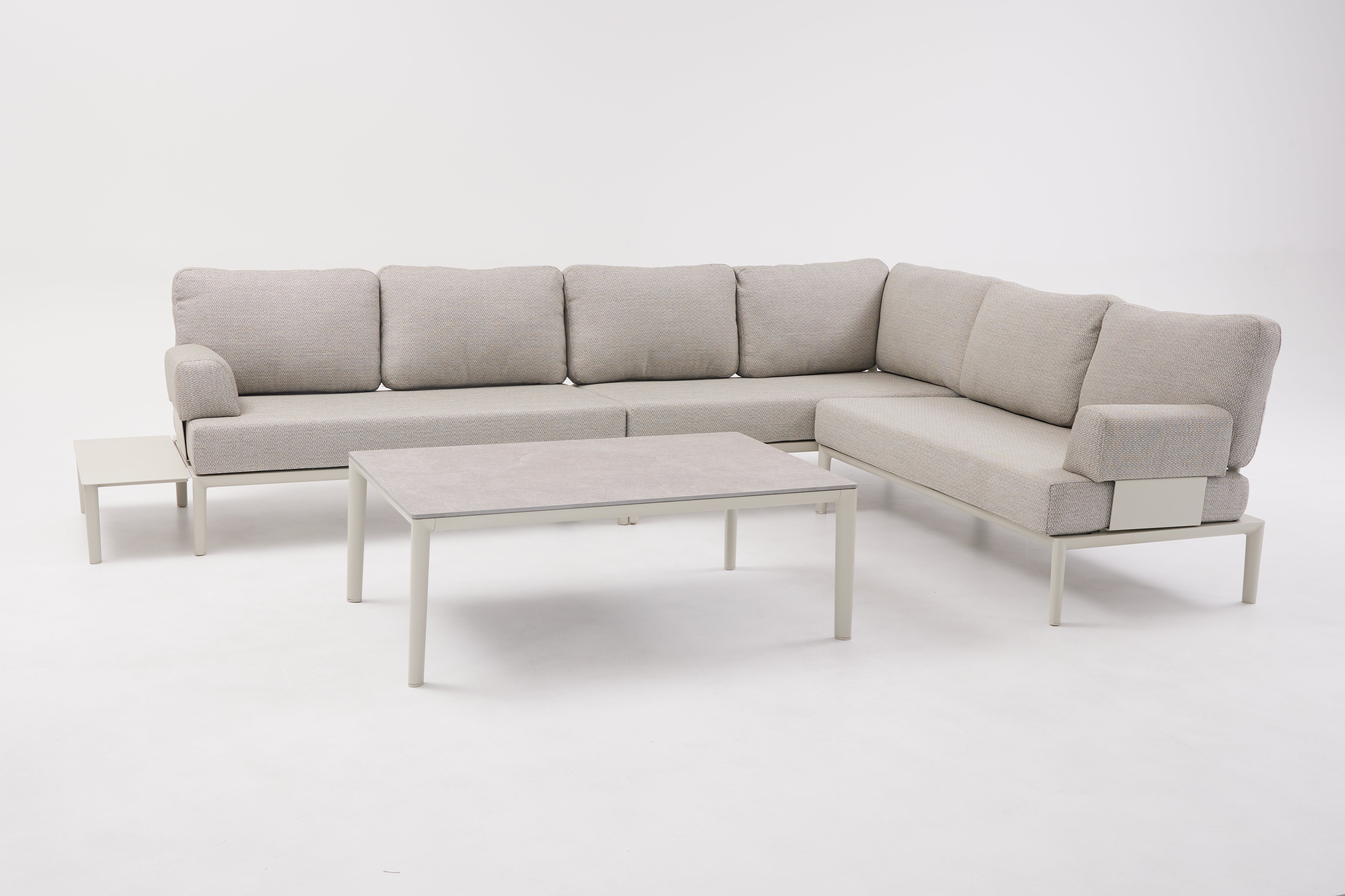 Modulares Garten-Loungeset Fiore 6 Sitzer Lounge- und Beistelltisch in Beige präsentiert im Onlineshop von KAQTU Design AG. Loungeset ist von Be Garden