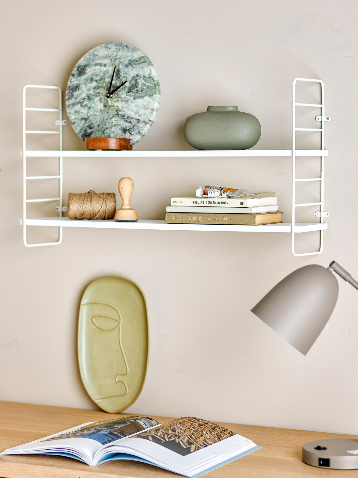 North Regal, Weiá, Metall in White präsentiert im Onlineshop von KAQTU Design AG. Wandregal ist von Bloomingville