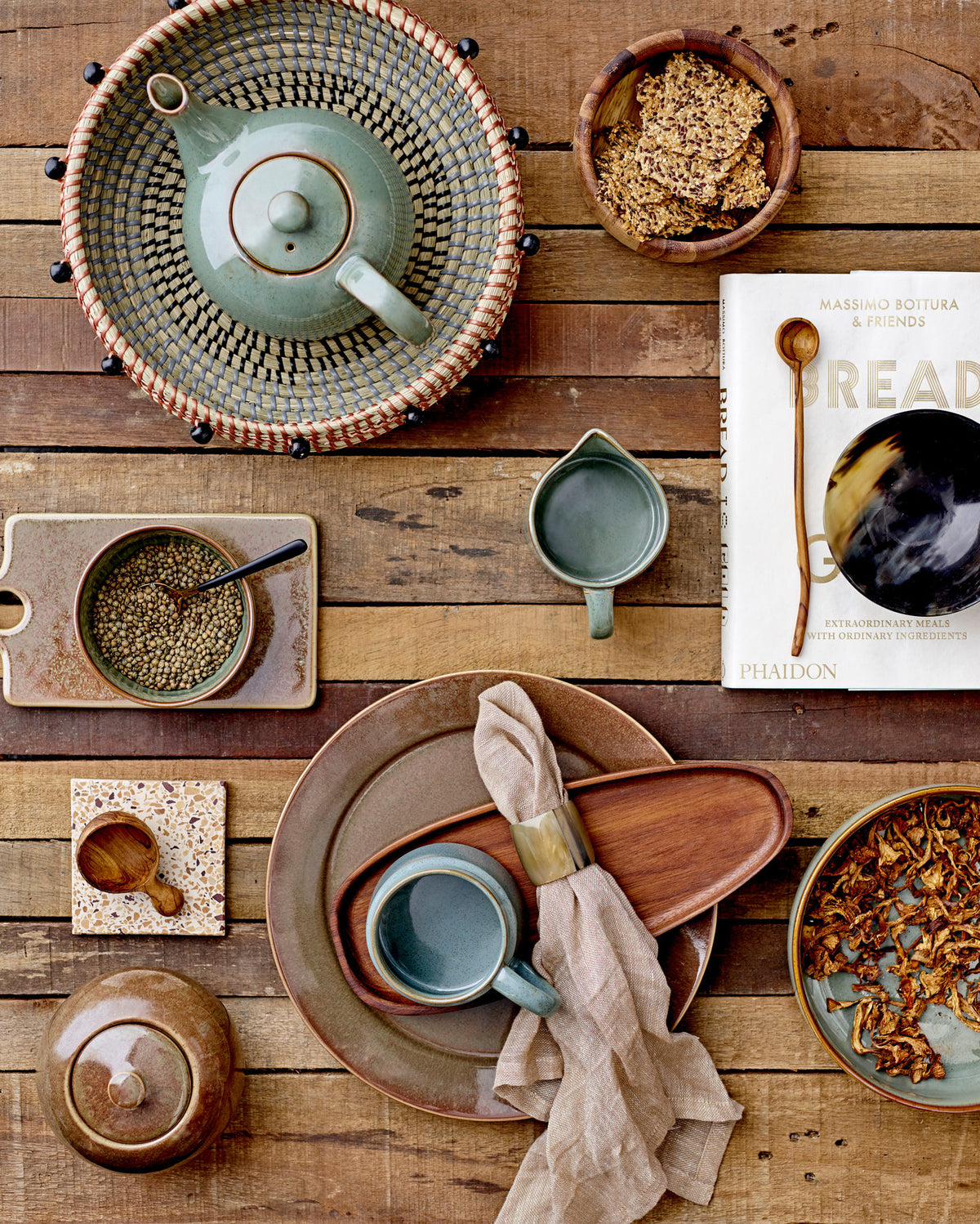 Pixie Becher, Grün, Steingut in Green präsentiert im Onlineshop von KAQTU Design AG. Tasse ist von Bloomingville