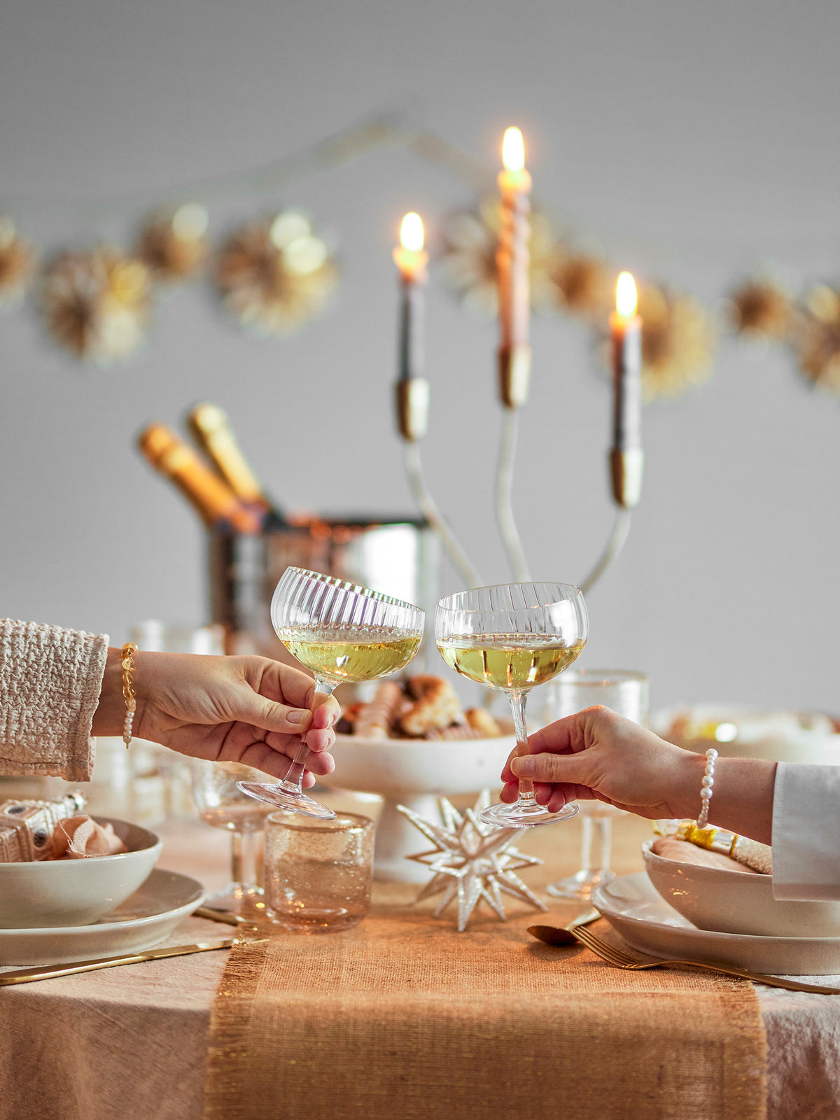 Astrid Champagnerglas, Klar, Glas in Clear präsentiert im Onlineshop von KAQTU Design AG. Champagner Flutes ist von Bloomingville