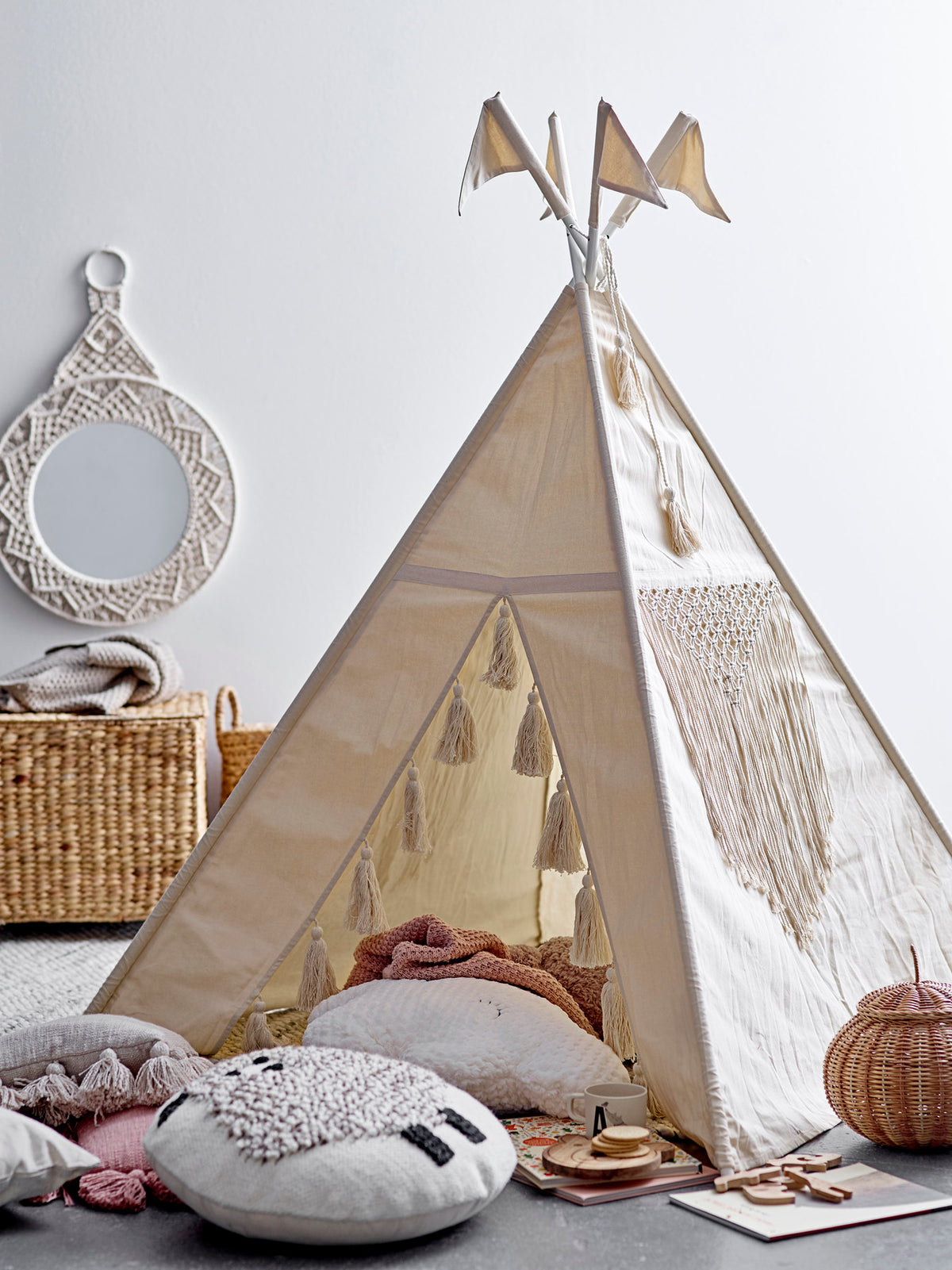 Weisses Kinder-Tipi Fardin von Bloomingville Mini aus Baumwolle mit Gestell aus Eisen, Zeltform für Kinderzimmer, Grösse 110x110x140 cm