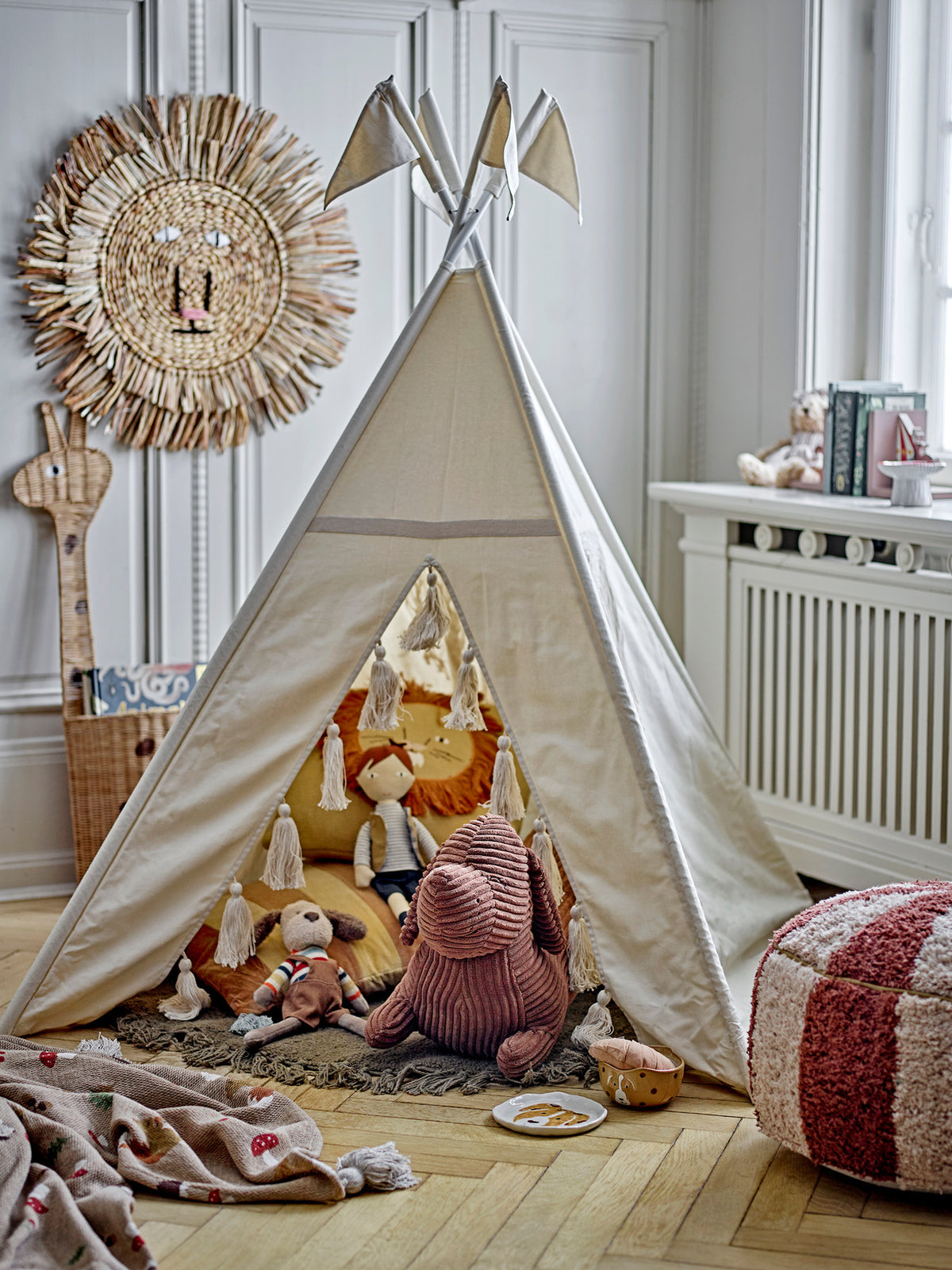 Weisses Kinder-Tipi Fardin von Bloomingville Mini aus Baumwolle mit Gestell aus Eisen, Zeltform für Kinderzimmer, Grösse 110x110x140 cm