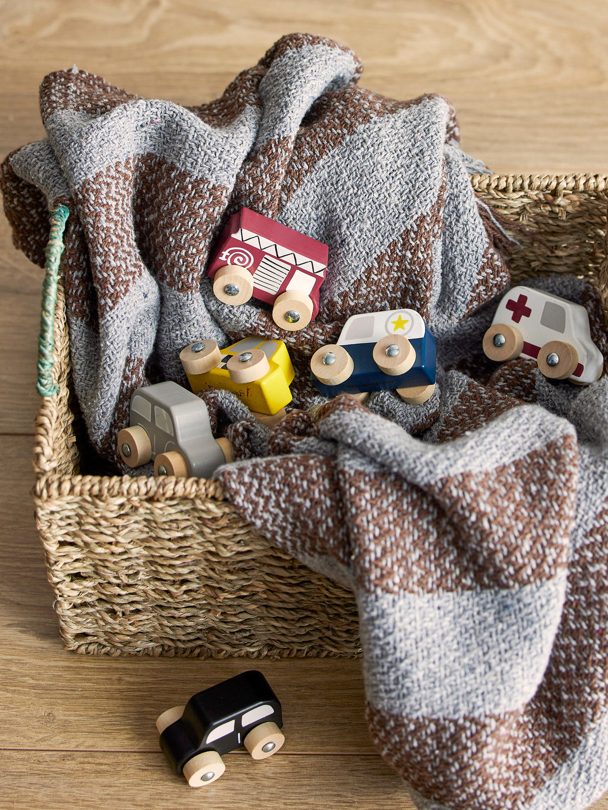 Avin Spielzeugauto, Grau, MDF in Grey präsentiert im Onlineshop von KAQTU Design AG. Objekte Kids ist von Bloomingville Mini