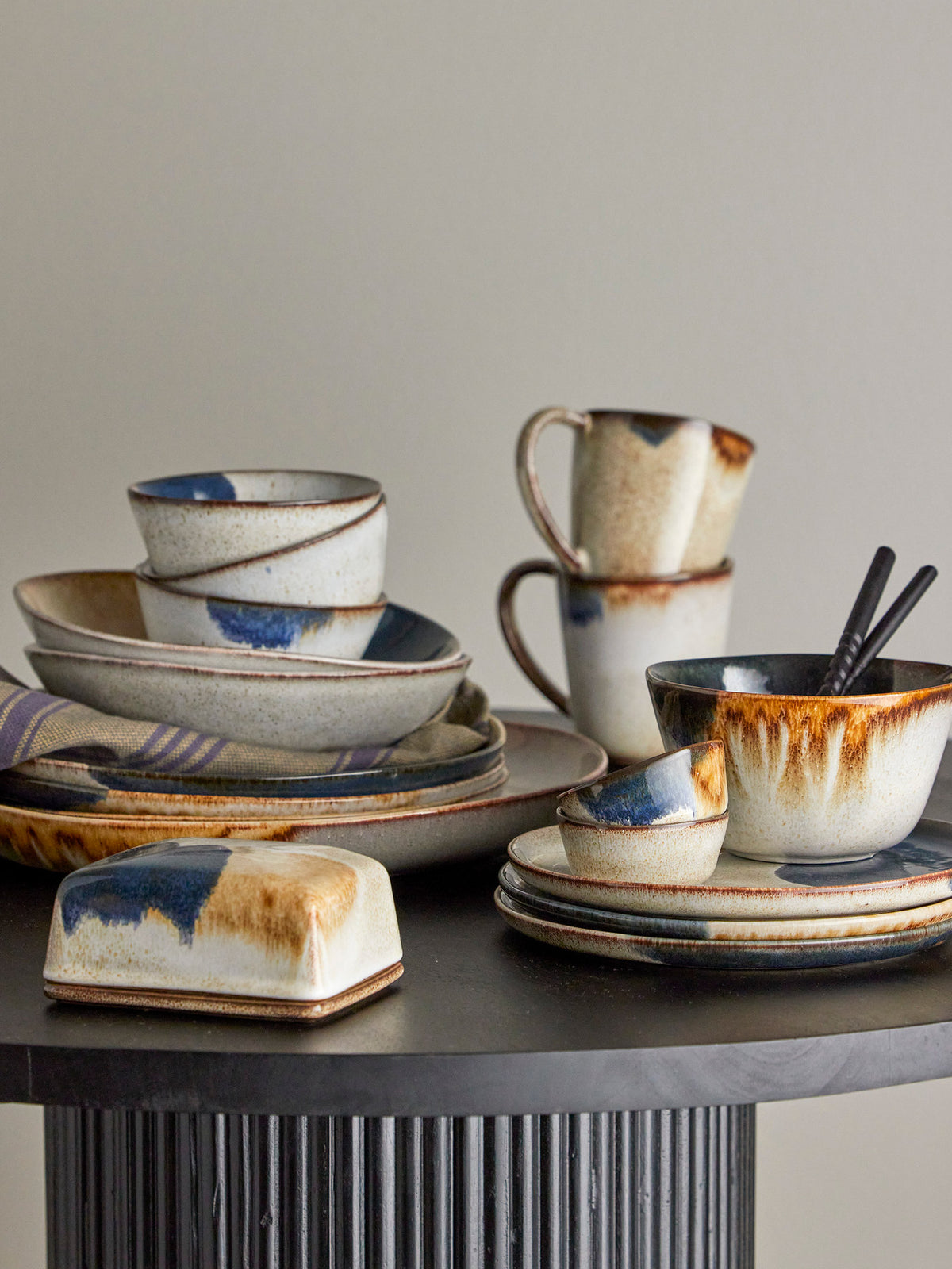 Jules Schale, Grau, Steingut in Grey präsentiert im Onlineshop von KAQTU Design AG. Schale ist von Bloomingville