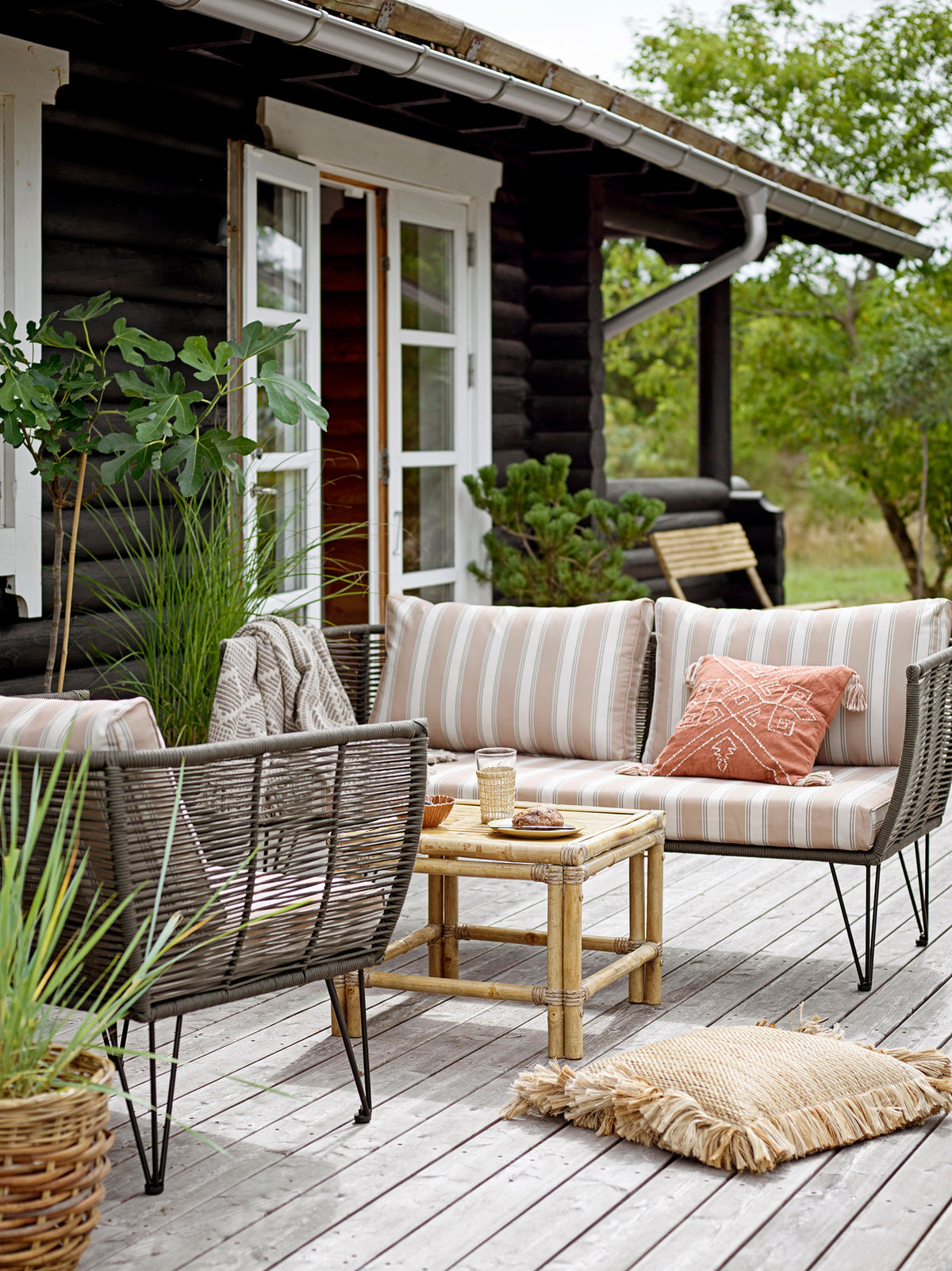Mundo Sofa, Grün, Metall in Grün präsentiert im Onlineshop von KAQTU Design AG. Lounge Sofa ist von Bloomingville