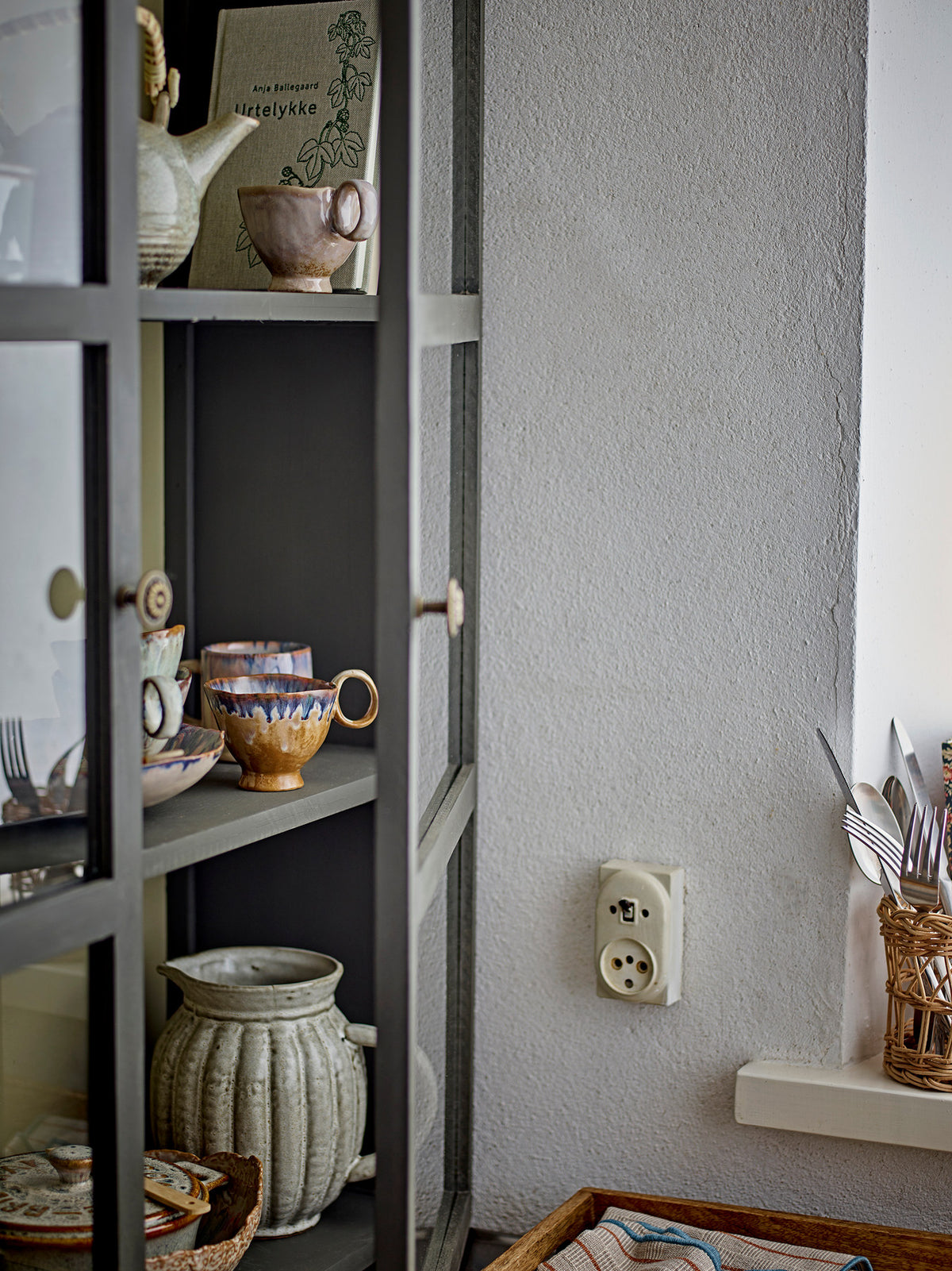 Tone Kabinett, Grün, Tannenholz in Green präsentiert im Onlineshop von KAQTU Design AG. Cabinet ist von Bloomingville